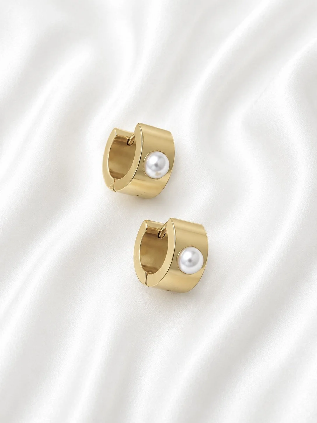 Boucles d’oreilles Halie dorées avec perles en acier inoxydable - Tokade