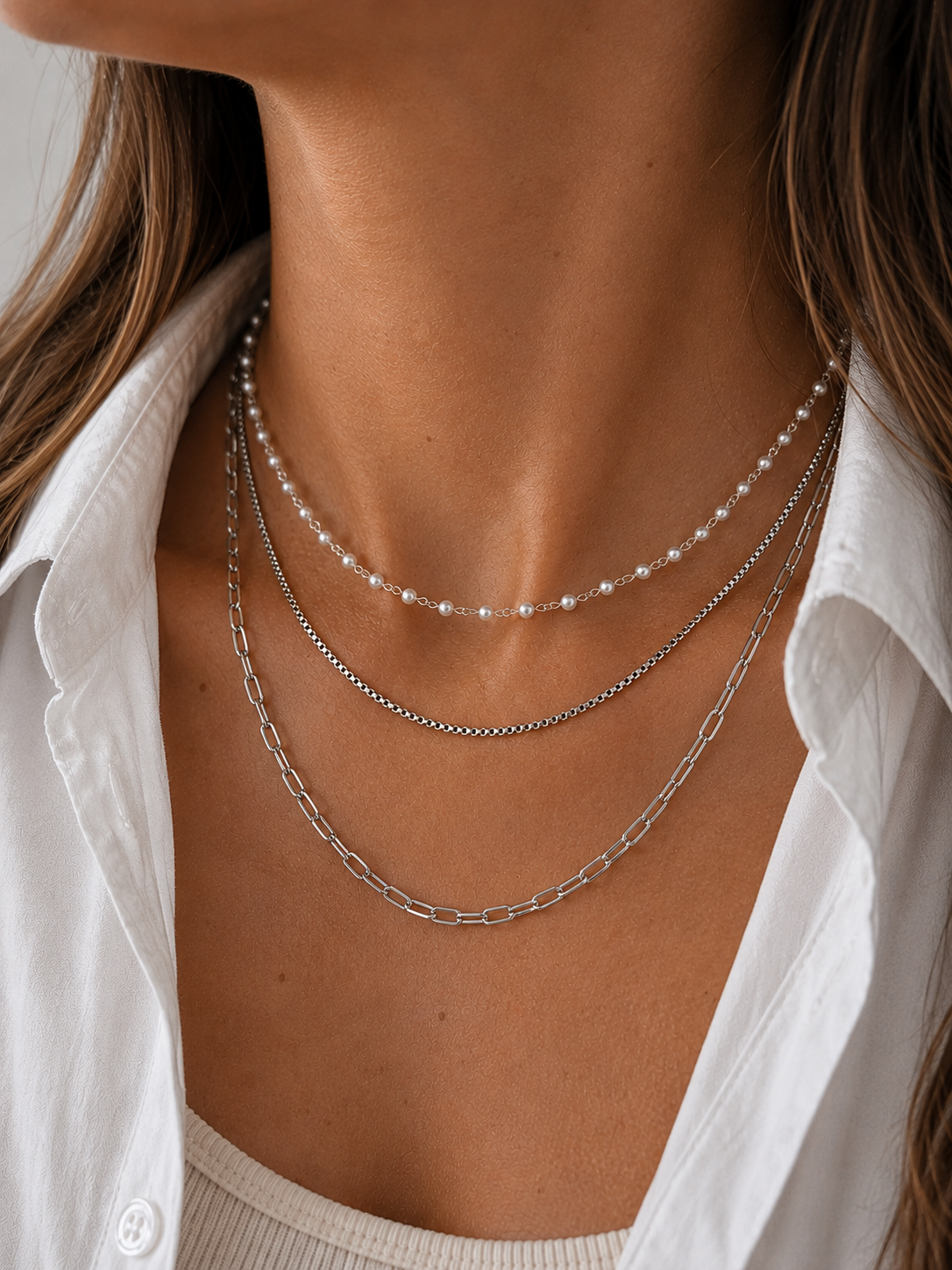Collier Vera porté sur un cou féminin par Tokade