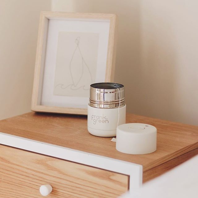 The @FrankGreen_Original ceramic reusable range is available in many sizes, including the small but mighty 6oz reusable cup.
Perfect for coffee or tea, it will keep beverages tasty and toasty 🔥 #frankgreen 📸 @shaylieroach
