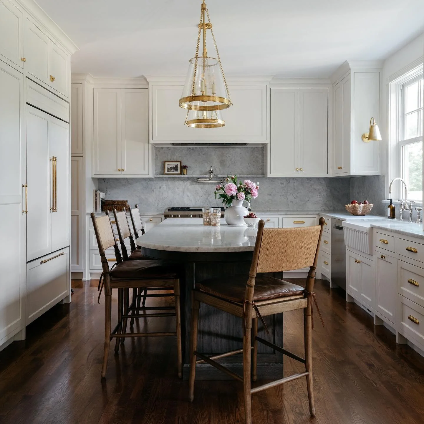 Kitchen reveal! We were so happy to help our very own @katylupo (our ordering and procurement guru) transform her 90s kitchen from dark and not so functional to a true chef’s kitchen with all of the thoughtful and beautiful details. Swipe for t