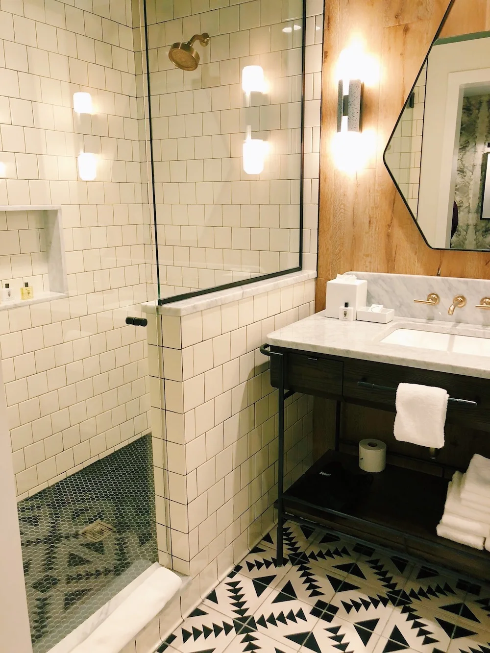 Mid-century moroccan bathroom decor