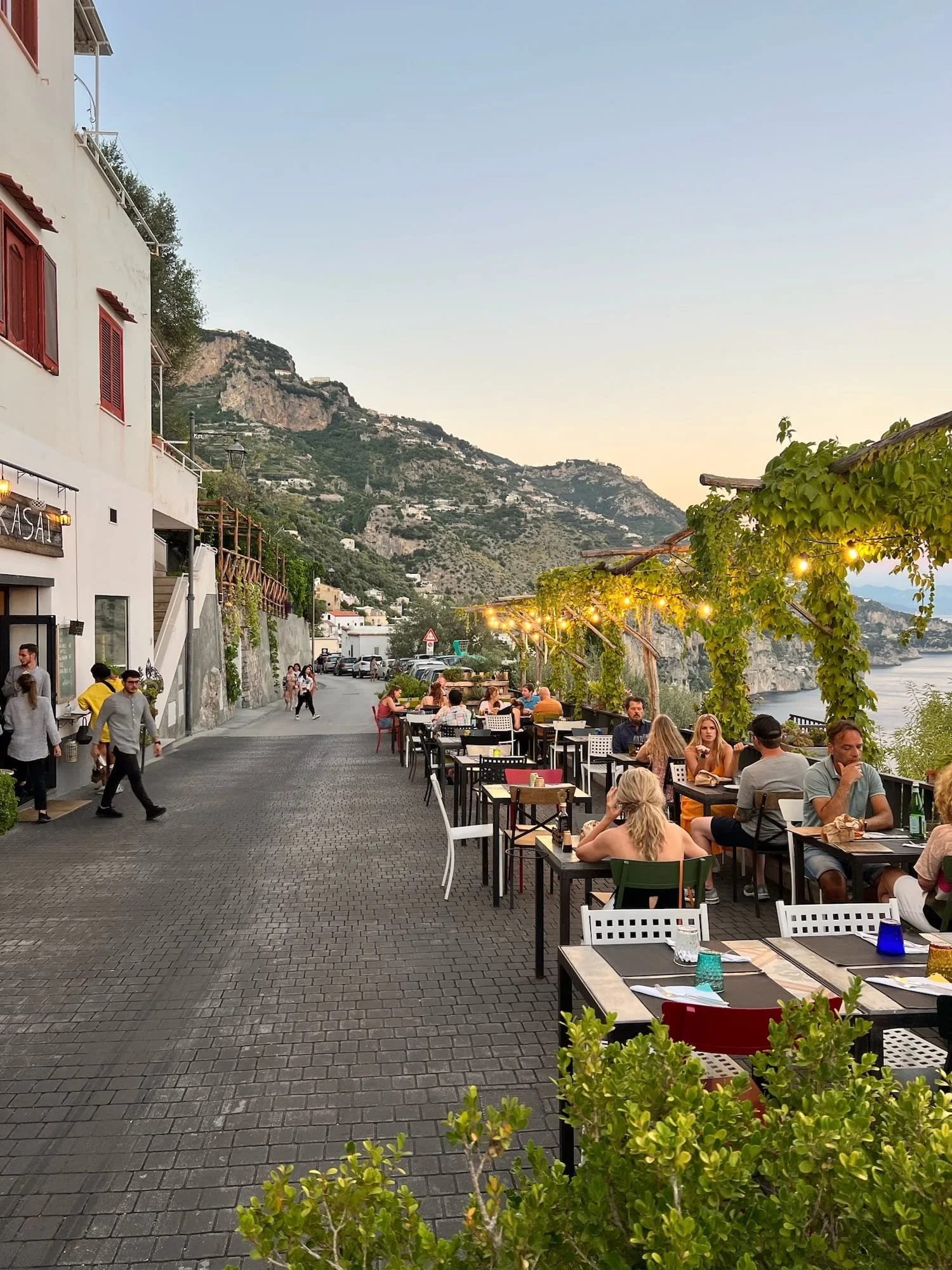 outdoor dining al fresco at Kasai in Praiano Italy