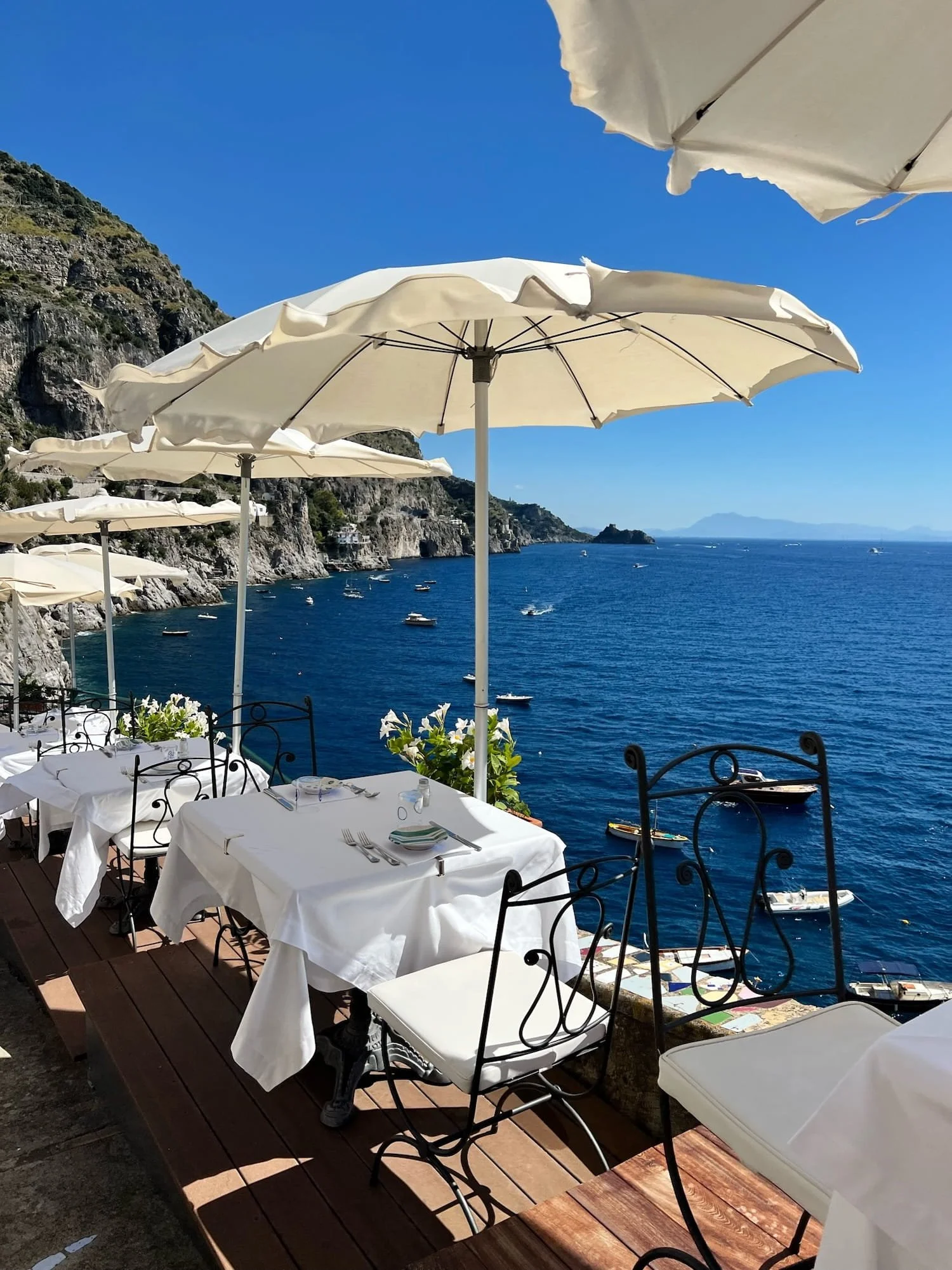 cliffside dining at Il Pirata in Praiano, Italy with beautiful views of the sea
