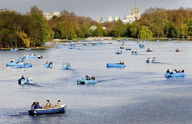 iVisit.... Boating on the Serpentine