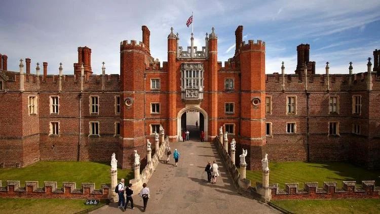 iVisit.... Hampton Court Palace