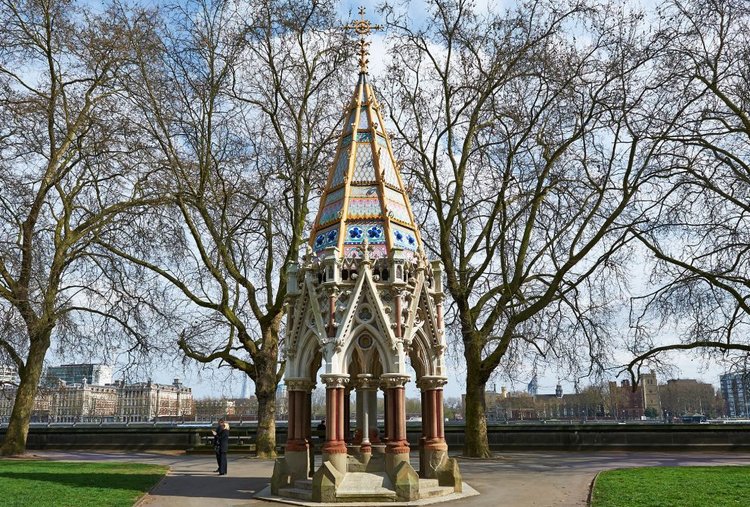 iVisit.... Victoria Tower Gardens