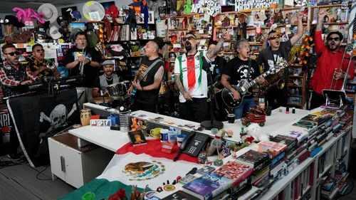 Musical Arte Rococo PANTEÓN ROCOCÓ DEBUTA EN «TINY DESK» DE NPR MUSIC Entrevistas Rockeros ...