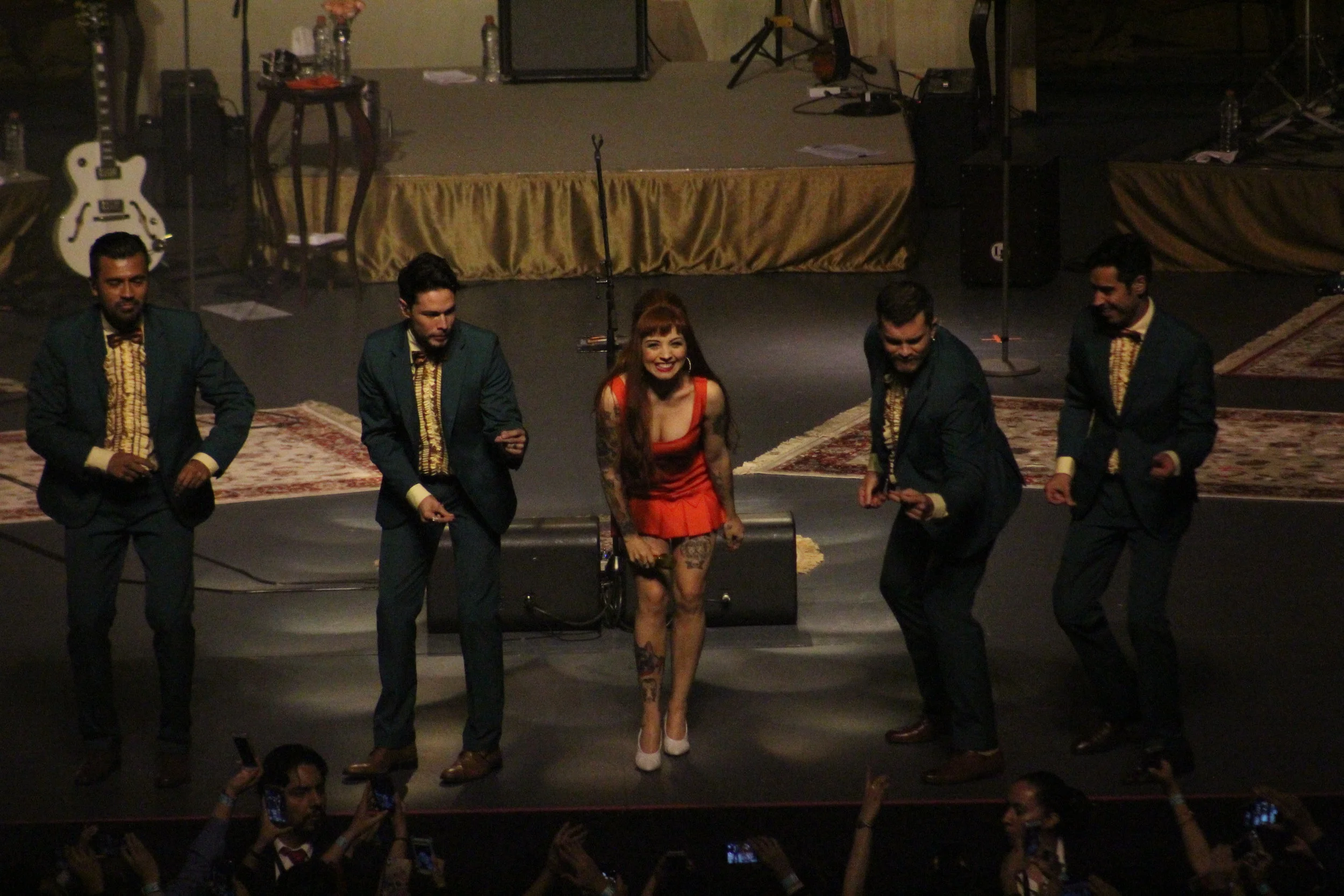 Mon Laferte y el funeral de sus amores 