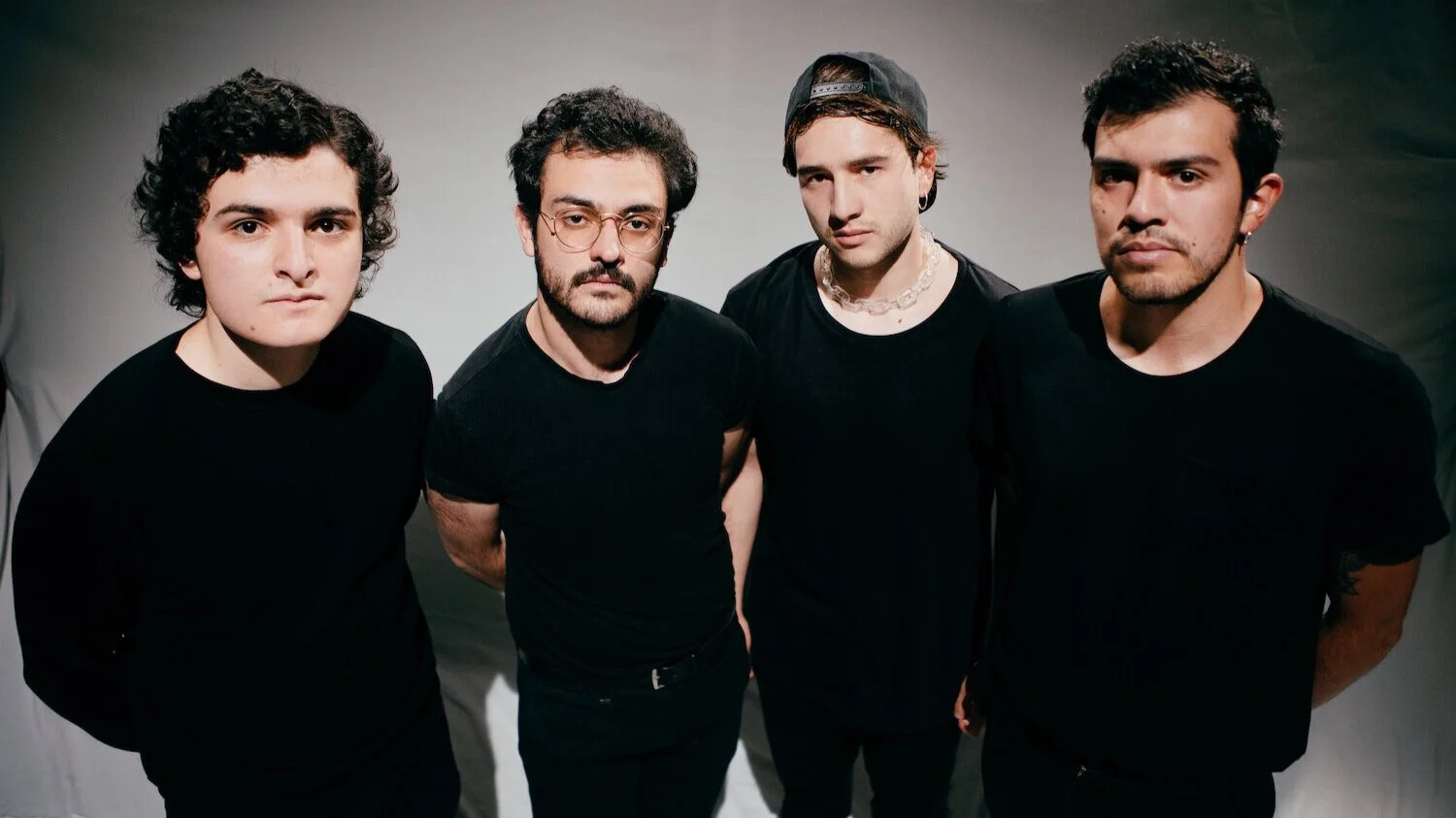 Armenia celebra 1 MILLÓN de streams de "Violeta".