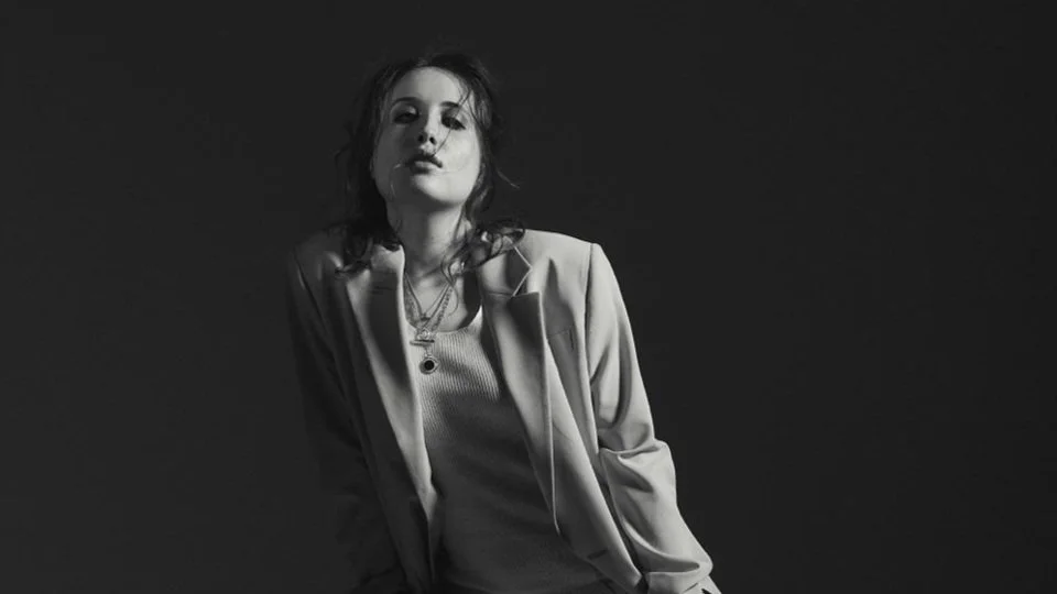 ALICE MERTON COMPARTE NUEVO SENCILLO ‘BLINDSIDE’