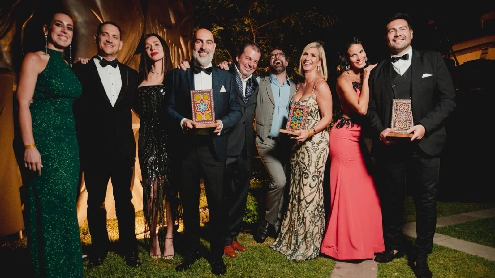 EL LIDERAZGO DE 50 LÍDERES Y ESTRELLAS DEL ROCK SE JUNTAN EN "SUMANDO LÍDERES" 
