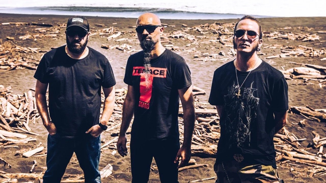 EL TRIO DE THRASH METAL LOMOR LANZA NUEVO SENCILLO ¨TANTINE LO CLOU¨