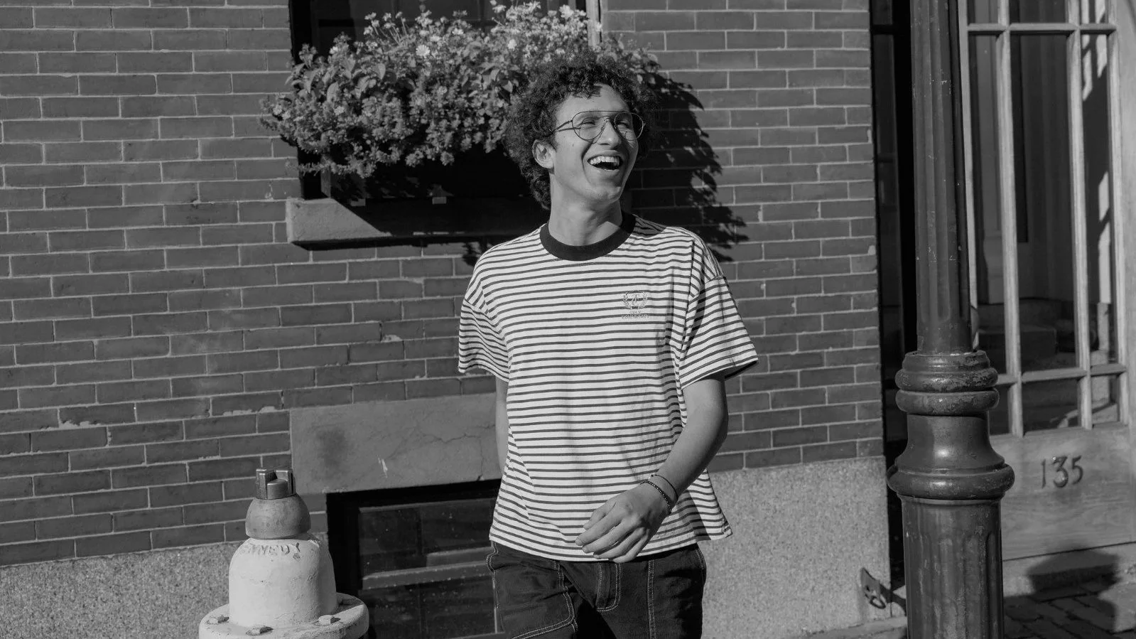 EL CANTAUTOR SAMUEL OSORIO ESTRENA 'TIRADO COLOMBIANO EN EL SOFÁ' Y 'MARÍA JOSÉ'