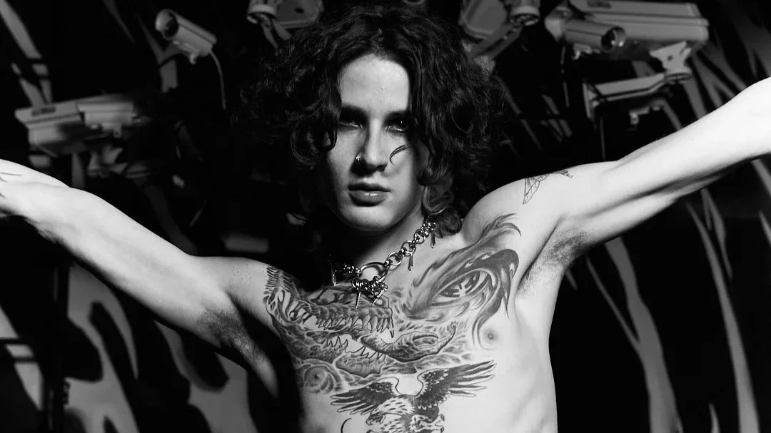 JOTA MOORE DEBUTA COMO SOLISTA CON "THE FEW"