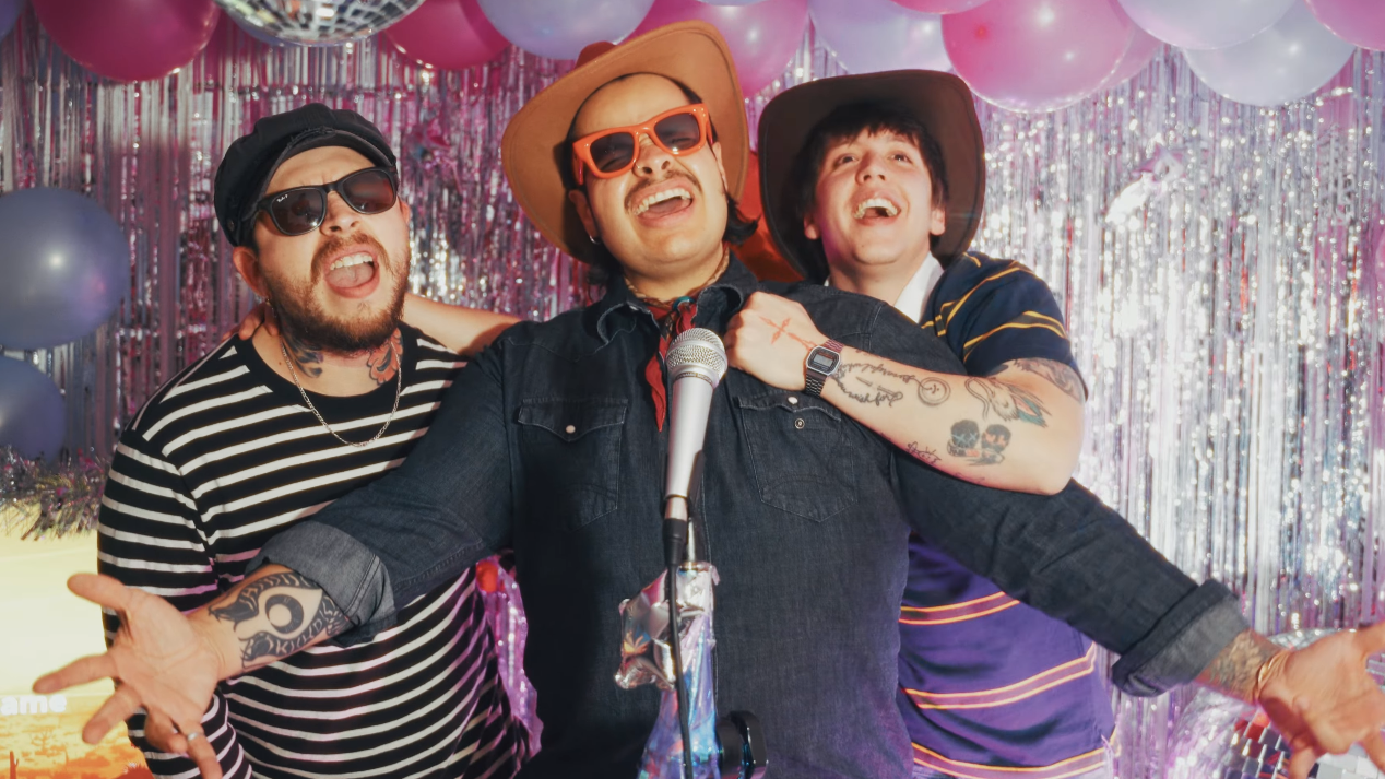 MIKI ESTRENA VIDEO DE "LAS COSAS QUE TE PRESTÉ"