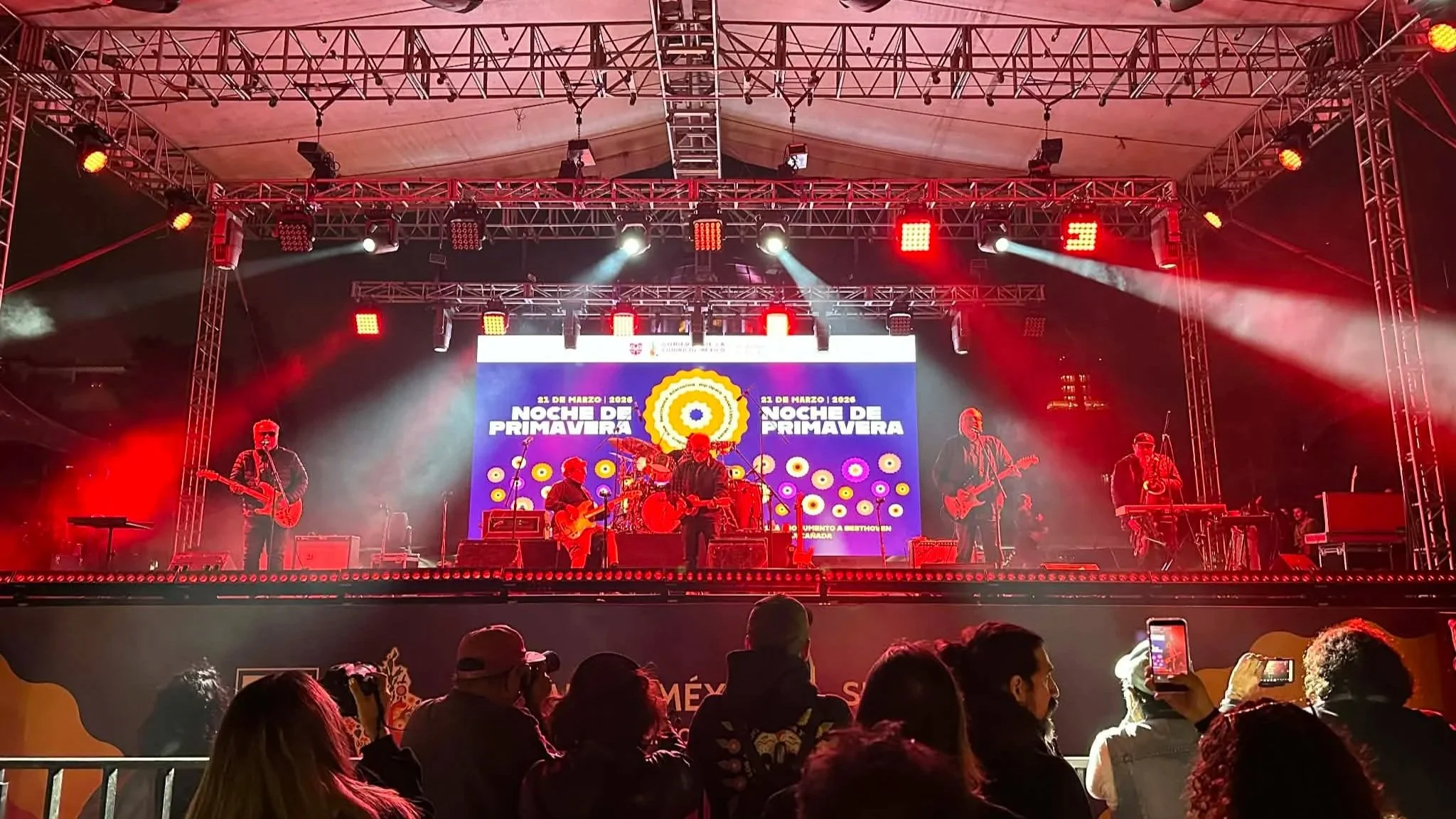 DESPUÉS DE MUCHOS AÑOS, LOBOS SE PRESENTAN EN LA CIUDAD DE MÉXICO.