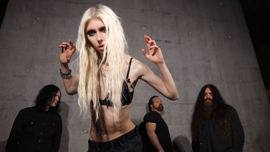 THE PRETTY RECKLESS ESTRENAN SENCILLO "DEAR GOD"