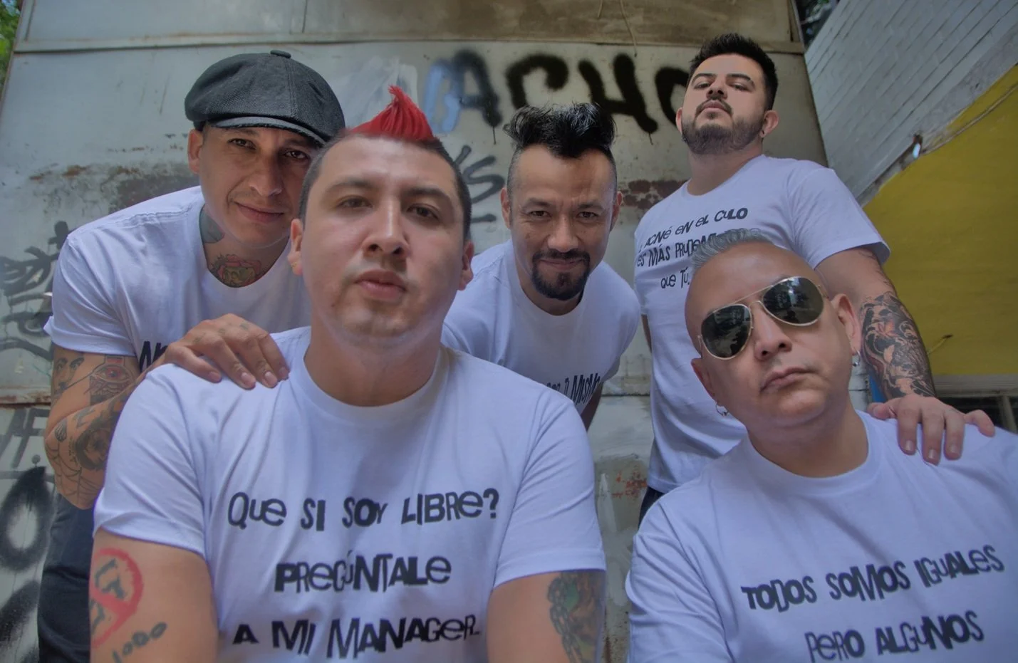 LOS PROVOS FOTO1.jpg