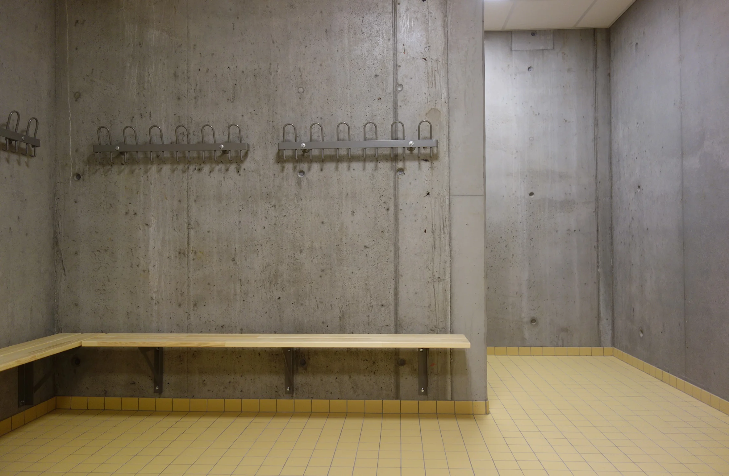Hjeltefjorden Arena garderobe.jpg