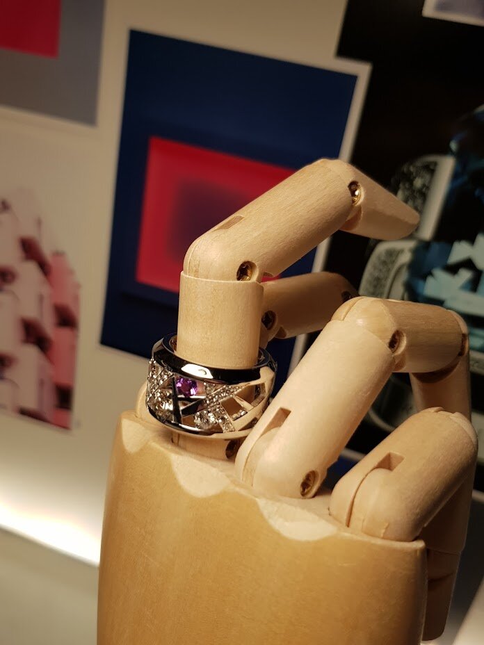 A single and exquisite natural purple sapphire makes this diamond and 18ct white gold right hand ring, a truly distinctive statement for a wonderful client.