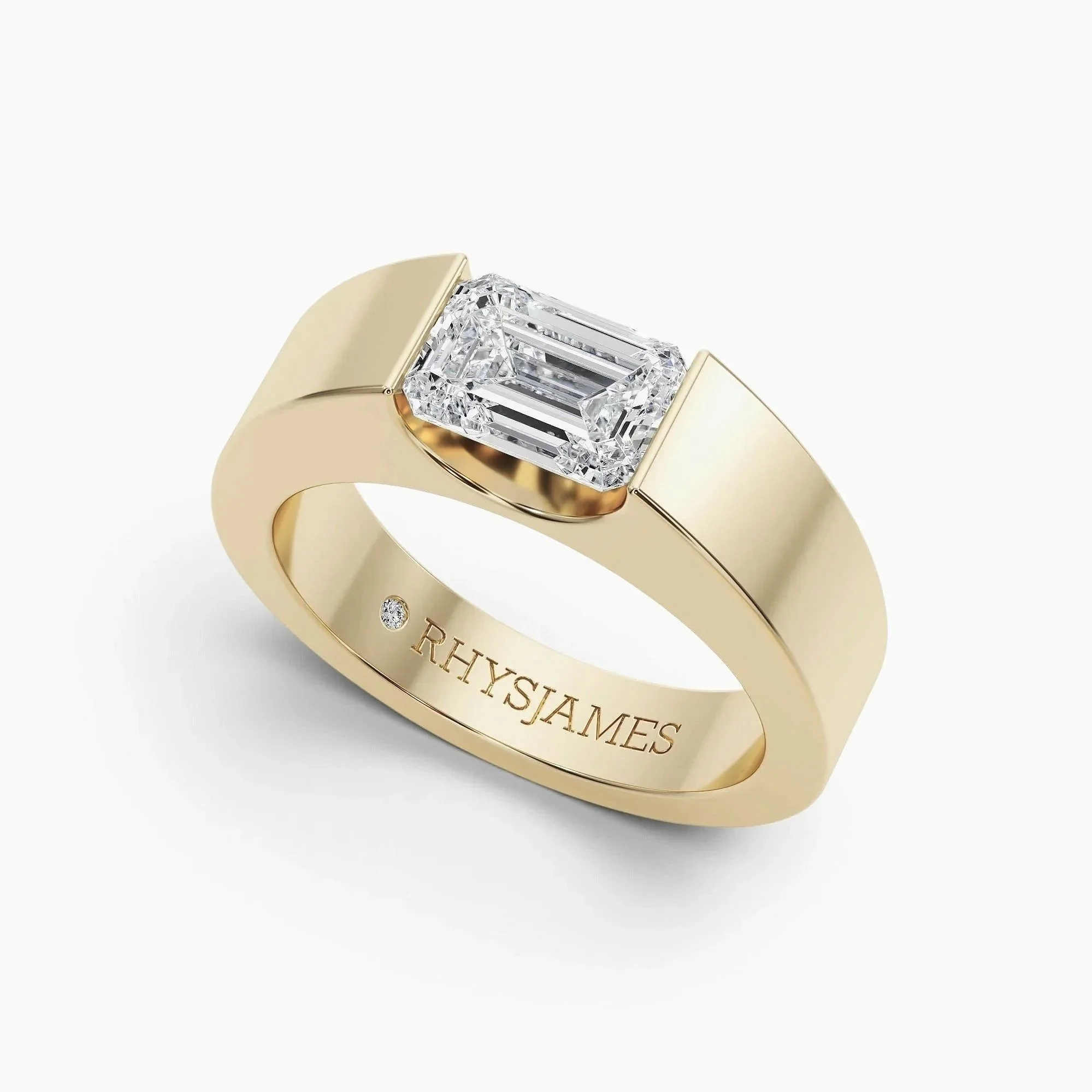 Supernova SE diamond ring in yellow gold, angled view