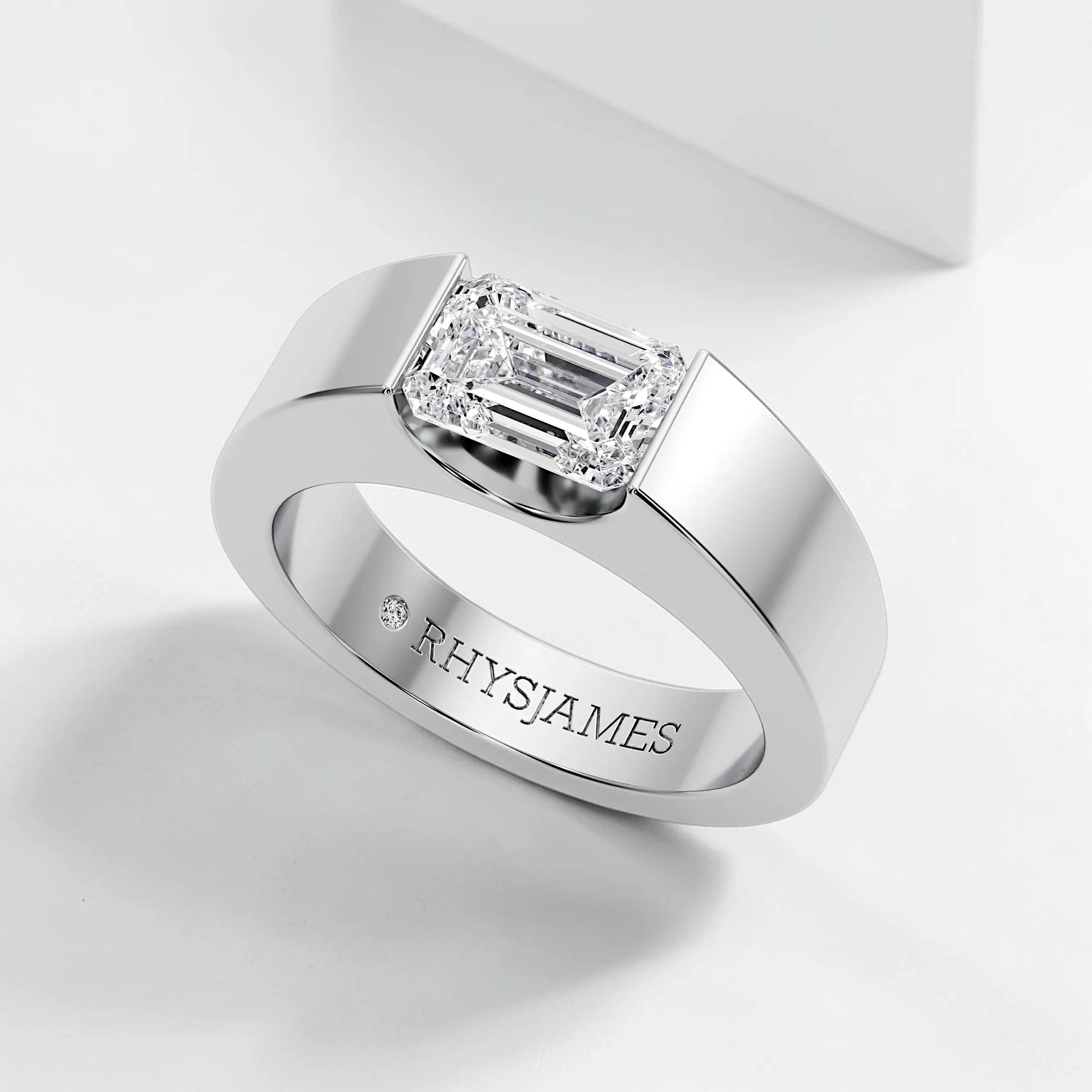 Supernova SE diamond ring in platinum on a display tray