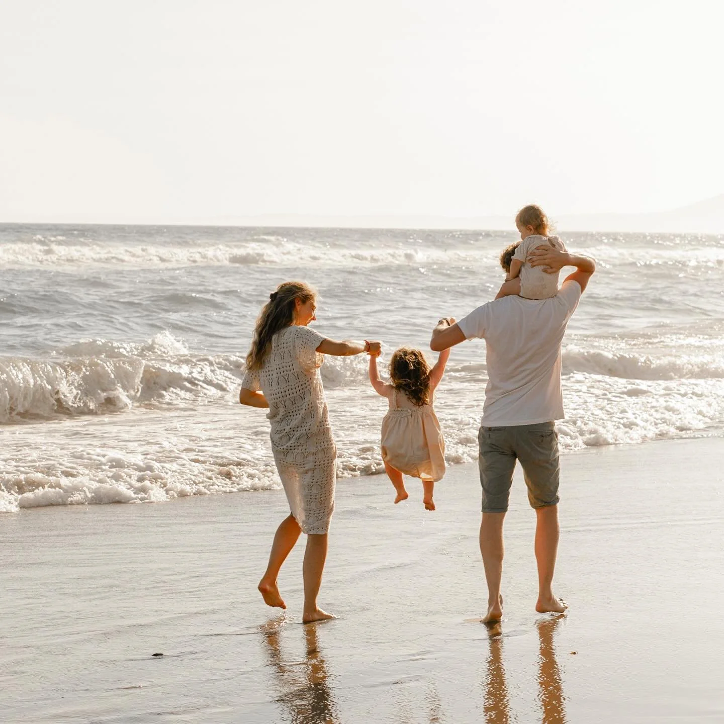 Sandy Toes Happy Hearts 🤍🐚

#photography #familyphotographer #spain #beach #familypictures