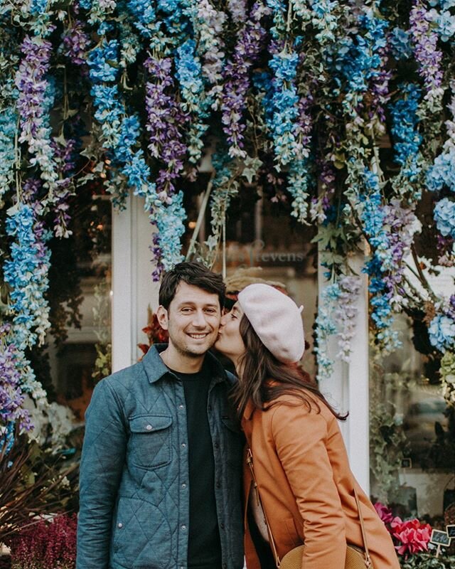 Wisteria smooches. These two have the most adorable Pomeranian in Paris 💙✨