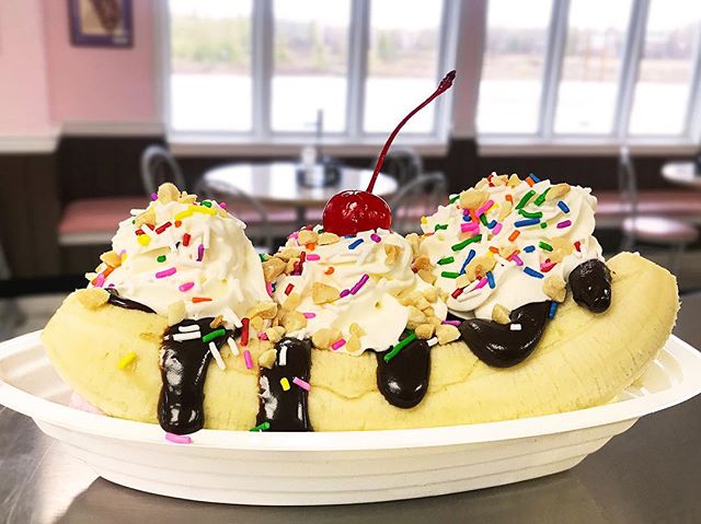 Treat yourself to a delicious banana split! 🍌 🍨