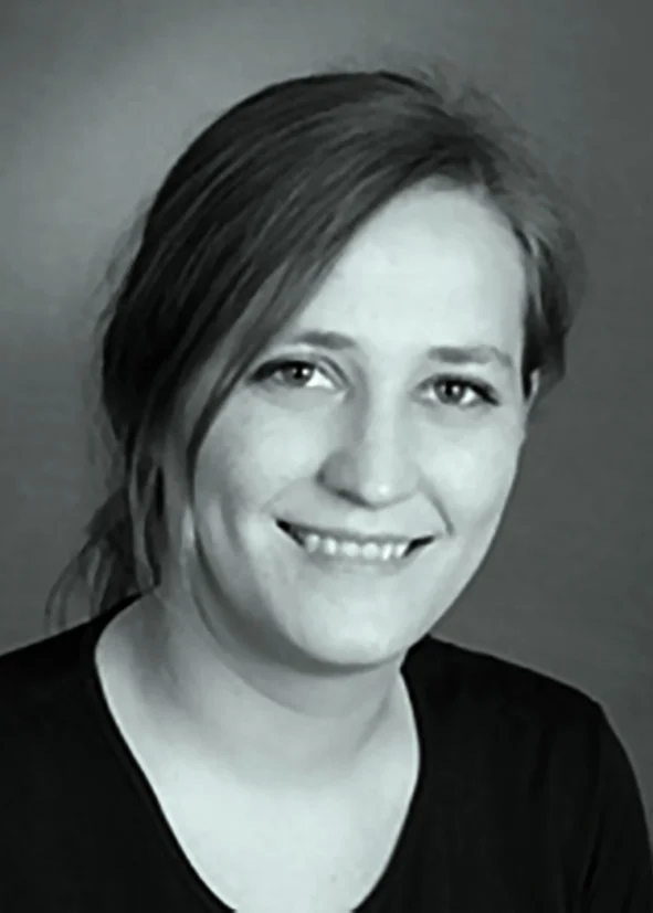 agnesholst.jpg