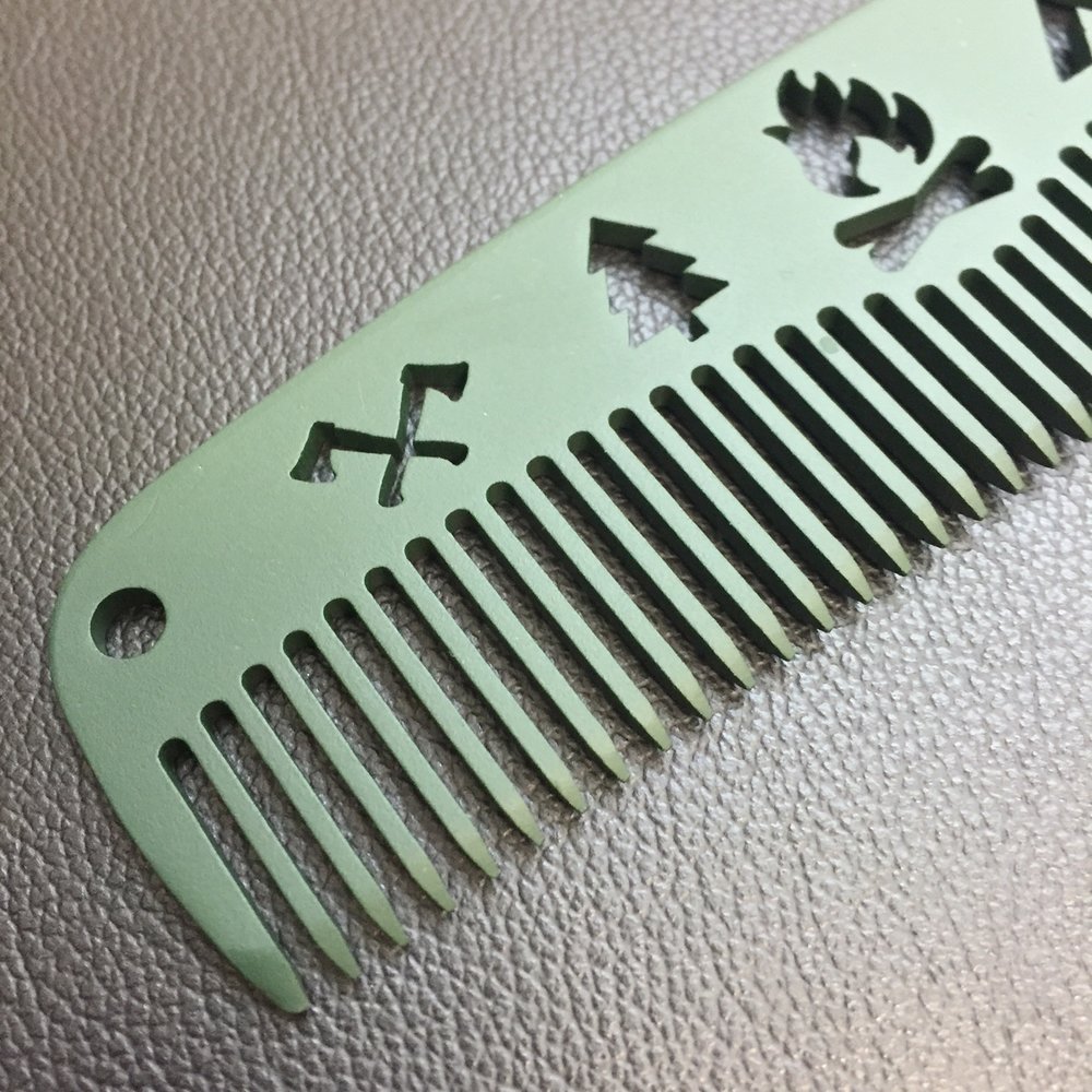 Fine wool comb with stand - smooth point - stainless steel tines - cherry wood