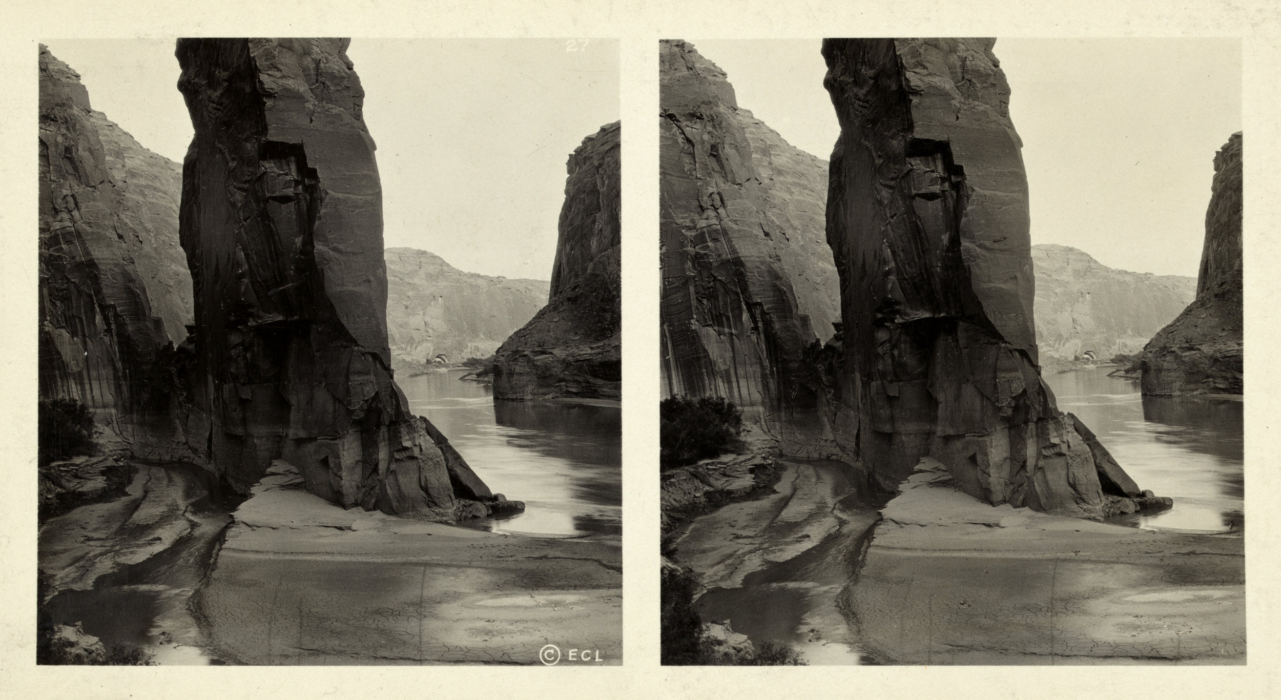 Eugene_LaRue,_Sentinel_Rock,_Glen_Canyon,_Utah,_stereograph,_1922.jpg