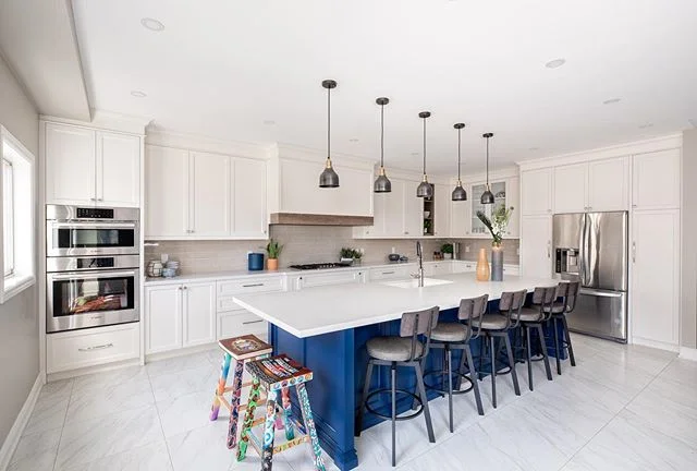 Pop of colour and custom painted stools in this gorgeous kitchen by @marquisestatesltd .
.
.
#commercialphotography #commercialphotographer  #architecture #remodel #reno #renovation #construction #homes #GTA #interiors #design #homedesign #interiorde
