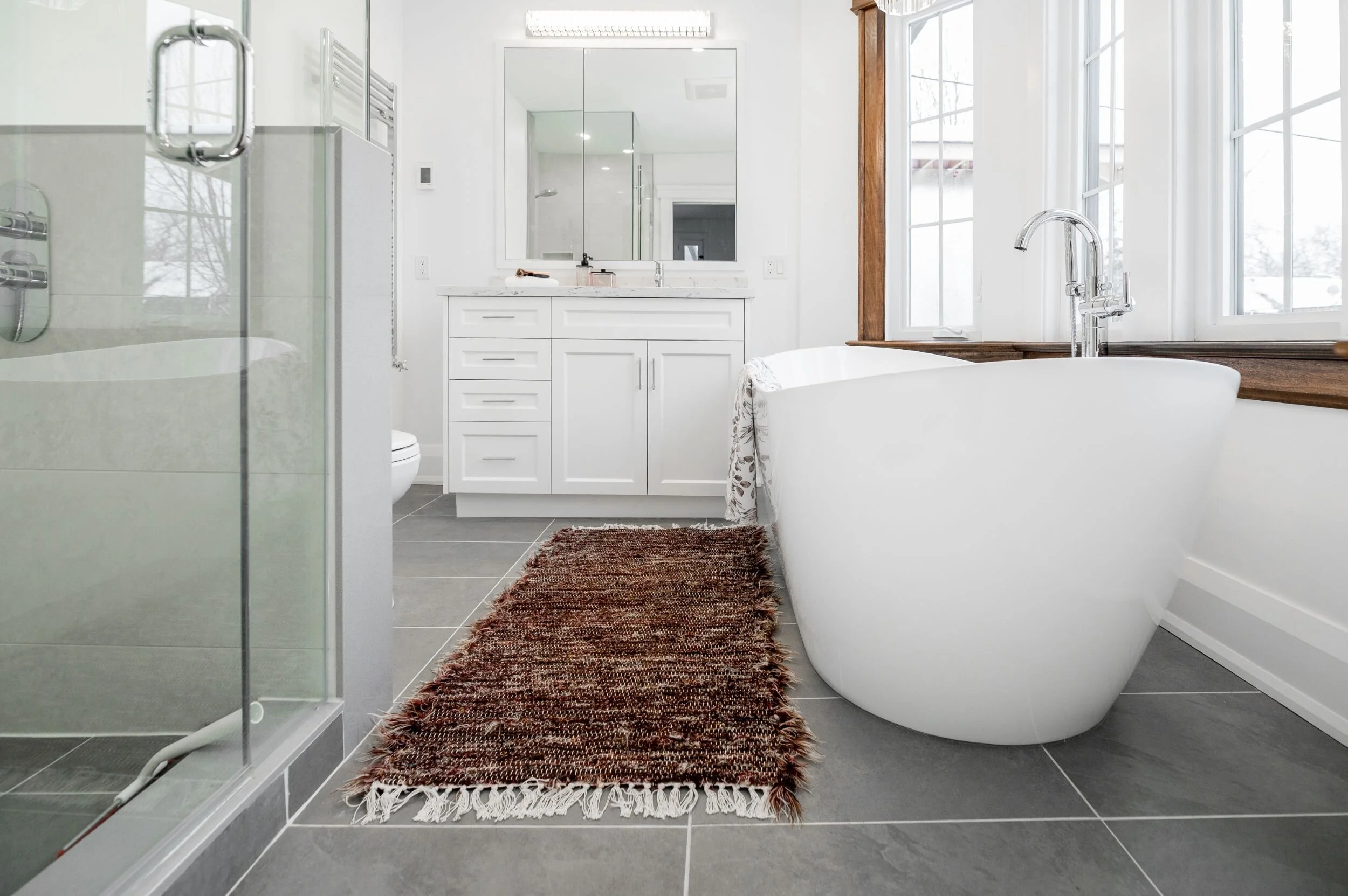 Commercial Photographer - Interiors - Ensuite bathroom with large soaker tub.jpg