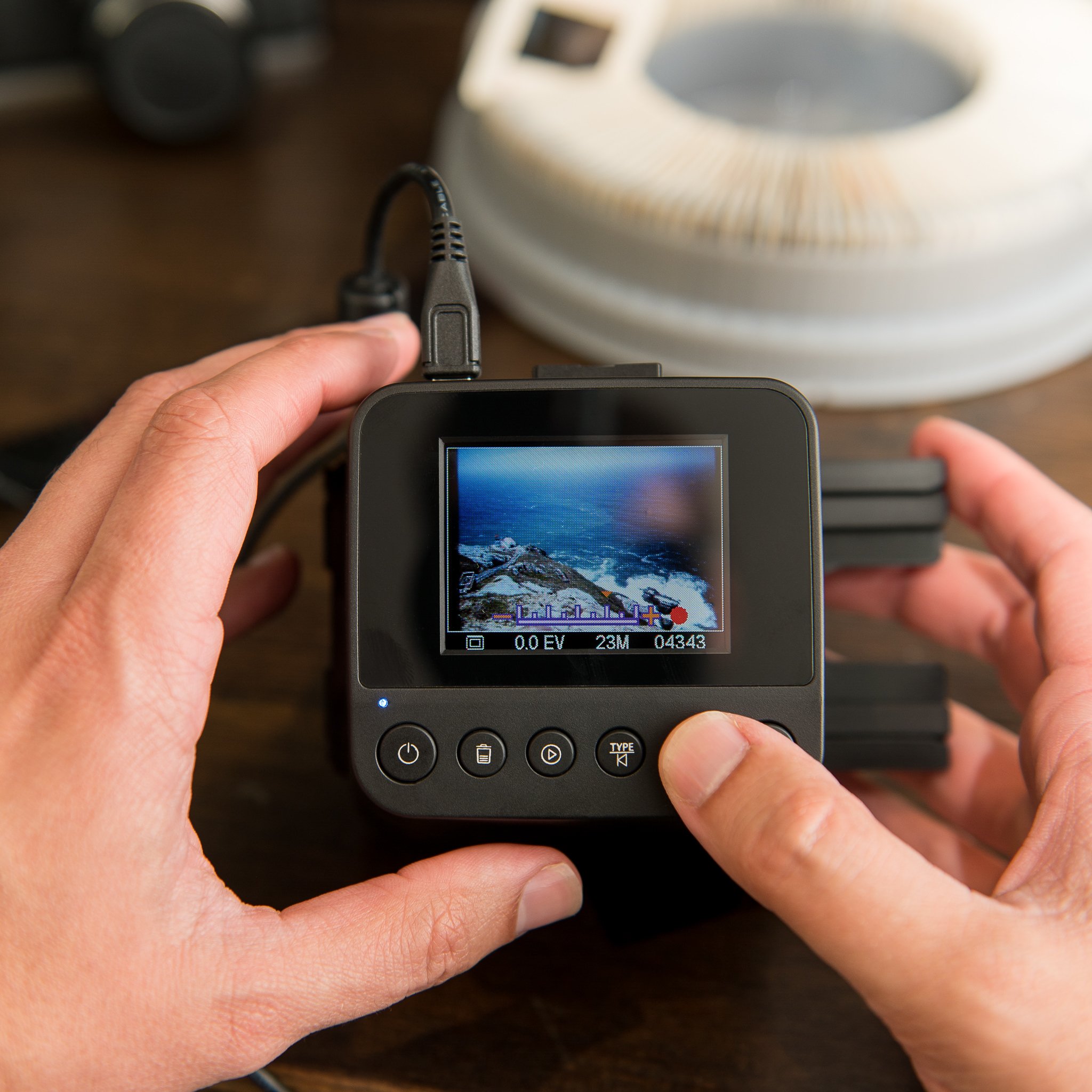 Consumer Electronics Lifestyle Photographer - hand modelling.jpg