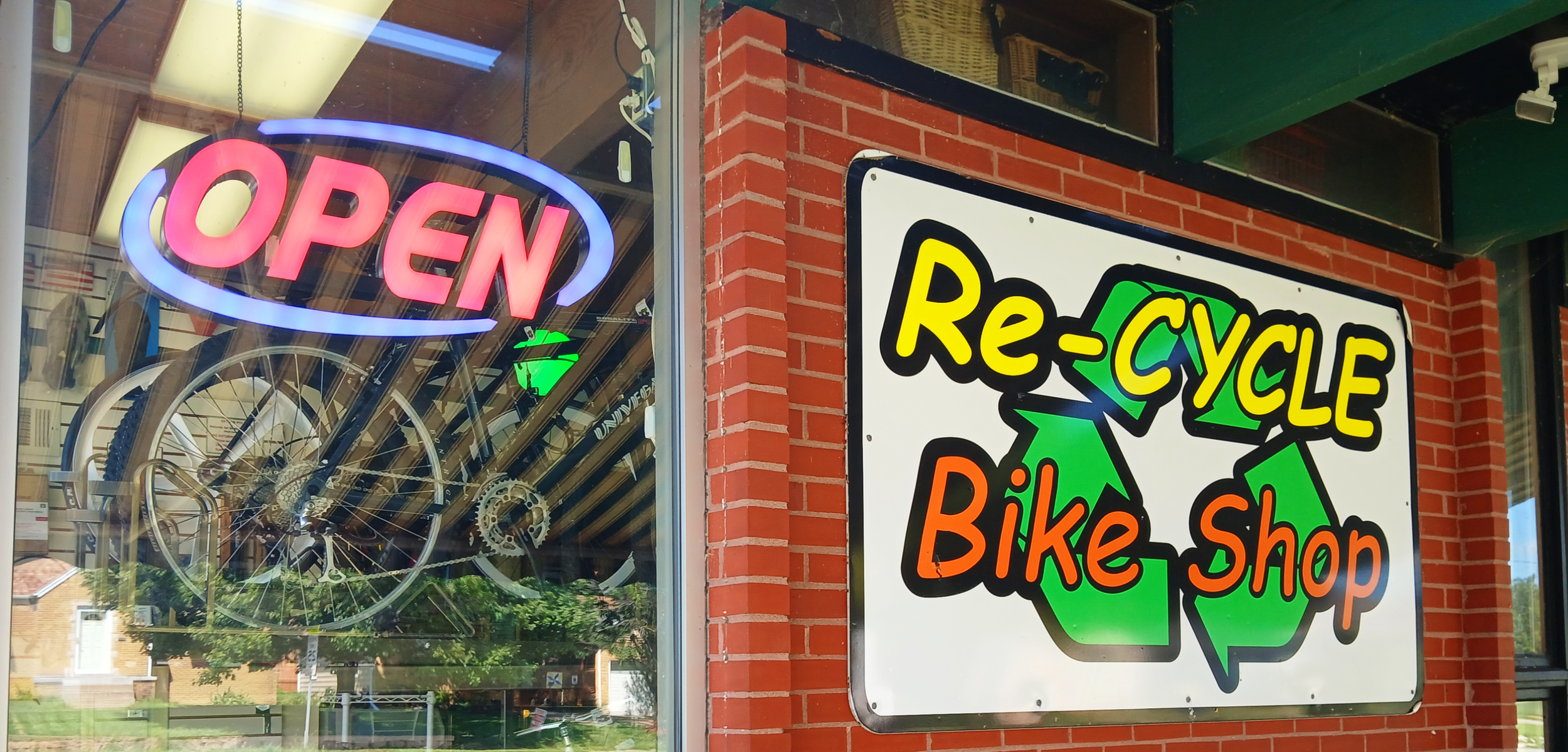 Open and logo sign 5.PNG