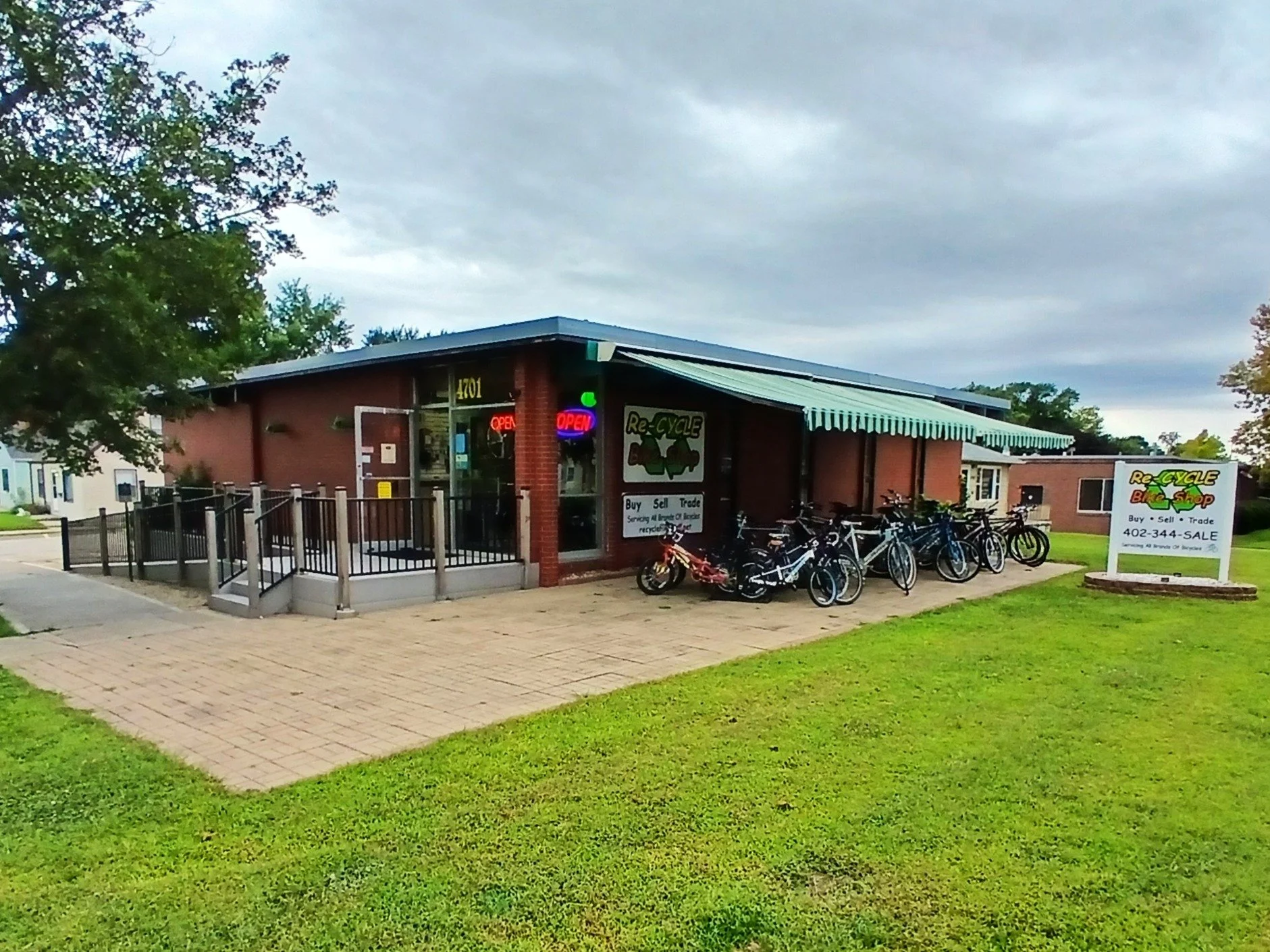 Front shop banner 1.JPG