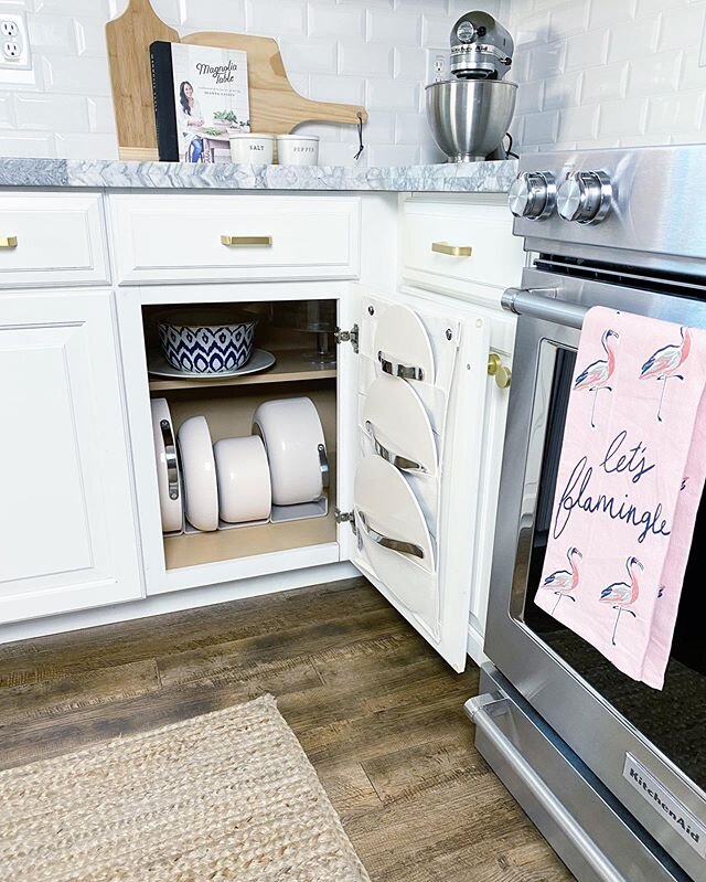 My cabinets are cuter than yours💗 Jk, but every time you guys get a glimpse of our pots and pans in stories I get questions... So they are by @caraway_home, and I got the color cream. They are the absolute easiest to clean, and we have loved them. T