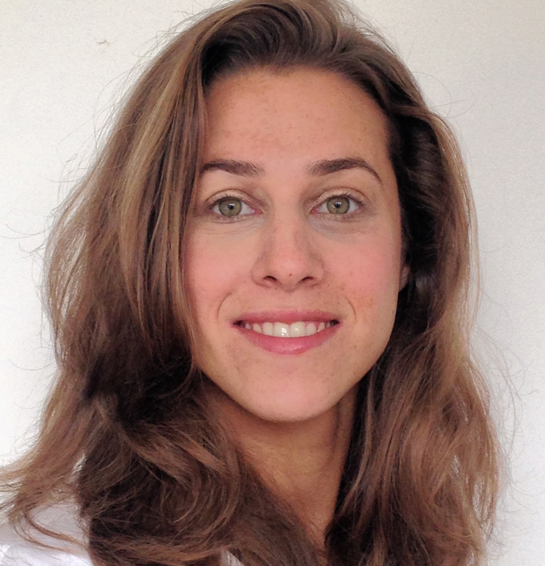 Fabiana Glazer is the founder and executive director of GoldMind Arts, a firm that provides art workshops focusing on patients with dementia and Alzheimer’s Disease, dementia care workshops, inter-generational programming and professional development for scientists and medical practitioners to enable them to leverage the arts in patient care. Fabiana has presented inter-generational best practice standards at Life Services Network, and has also created and facilitated successful intergenerational workshops throughout the Chicagoland area.