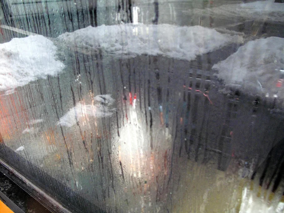 snow_glass72.jpg