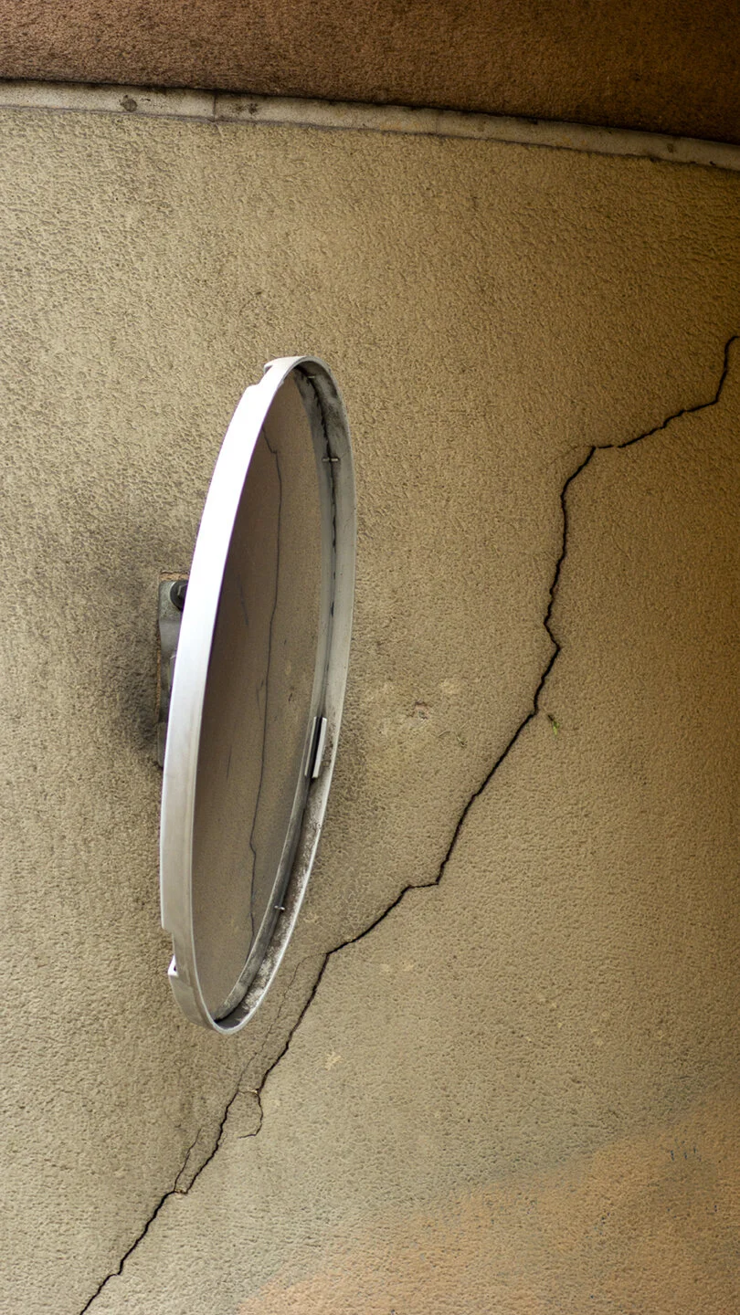 mirror_crack72.jpg