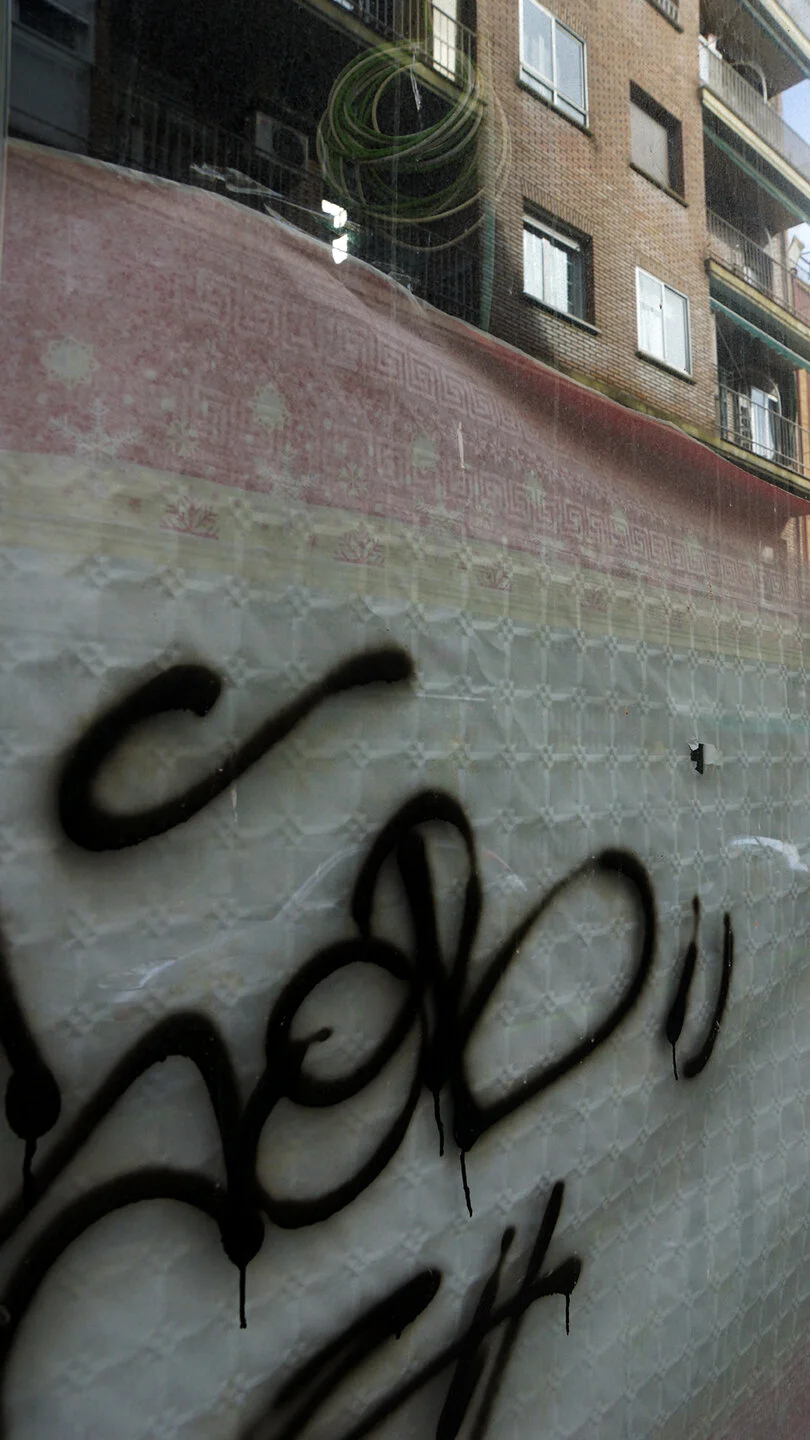 graffitiNegro_rosa72.jpg