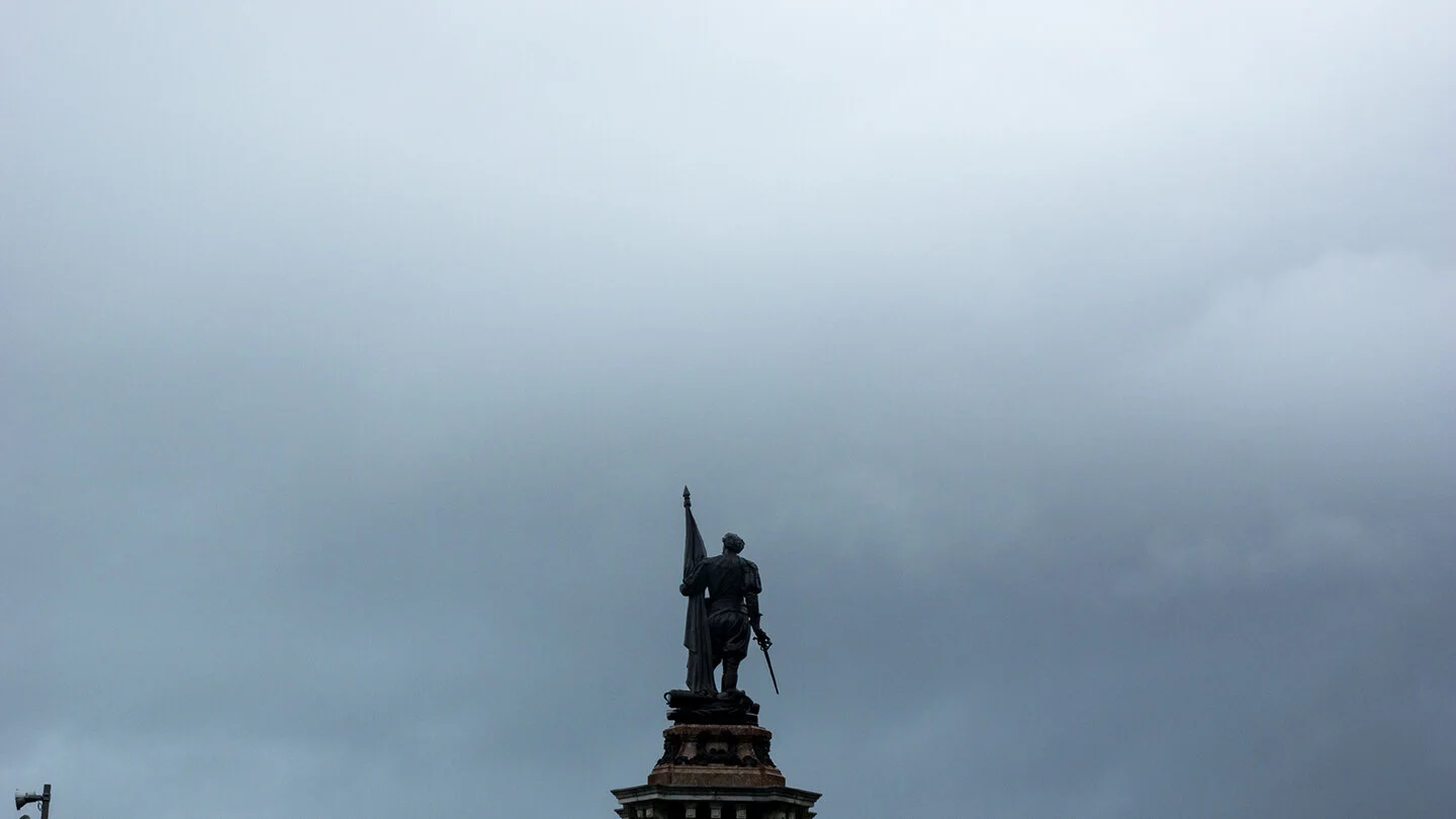 estatua_de_atras72.jpg