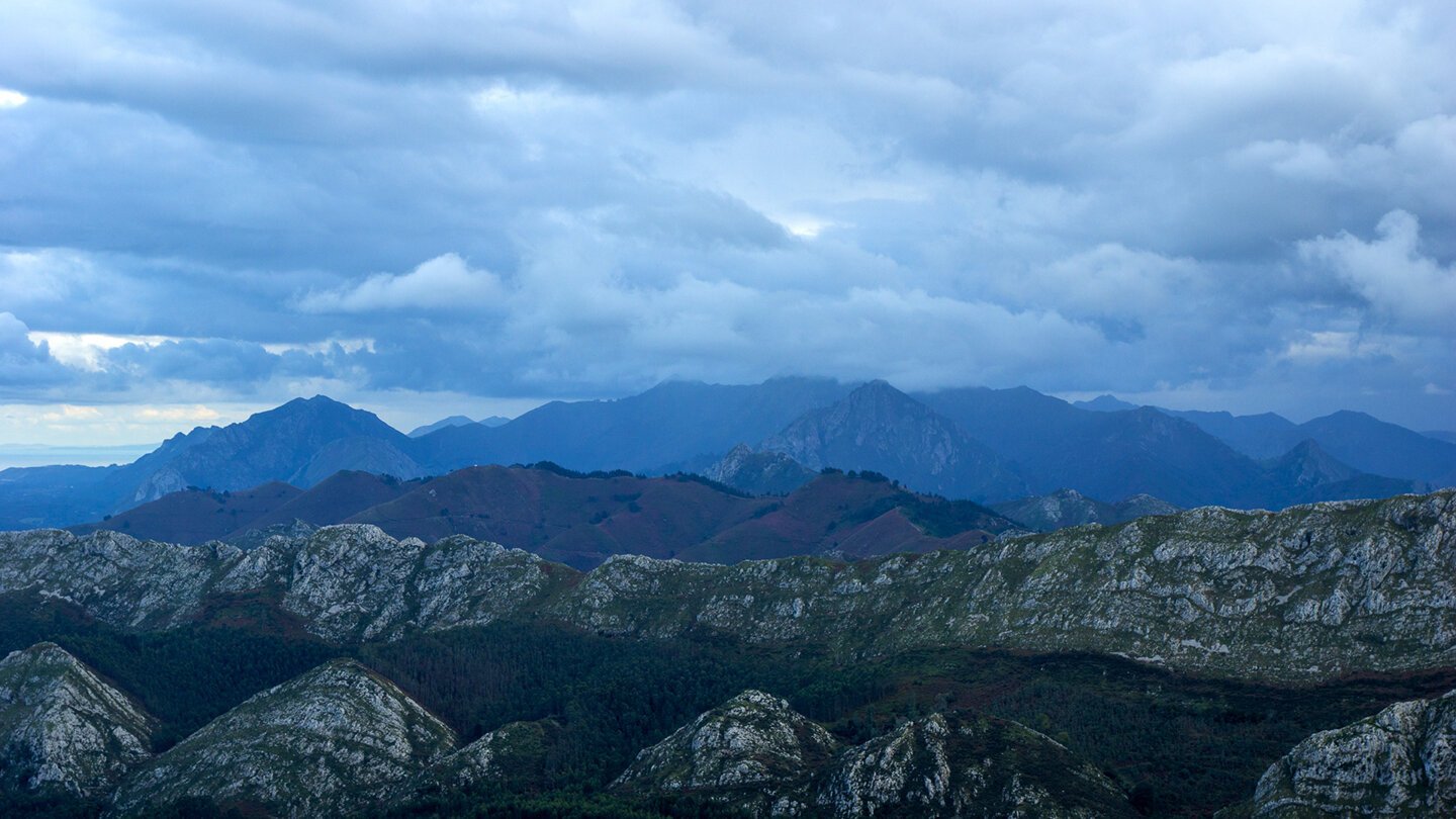 landscape_hill_b72.jpg