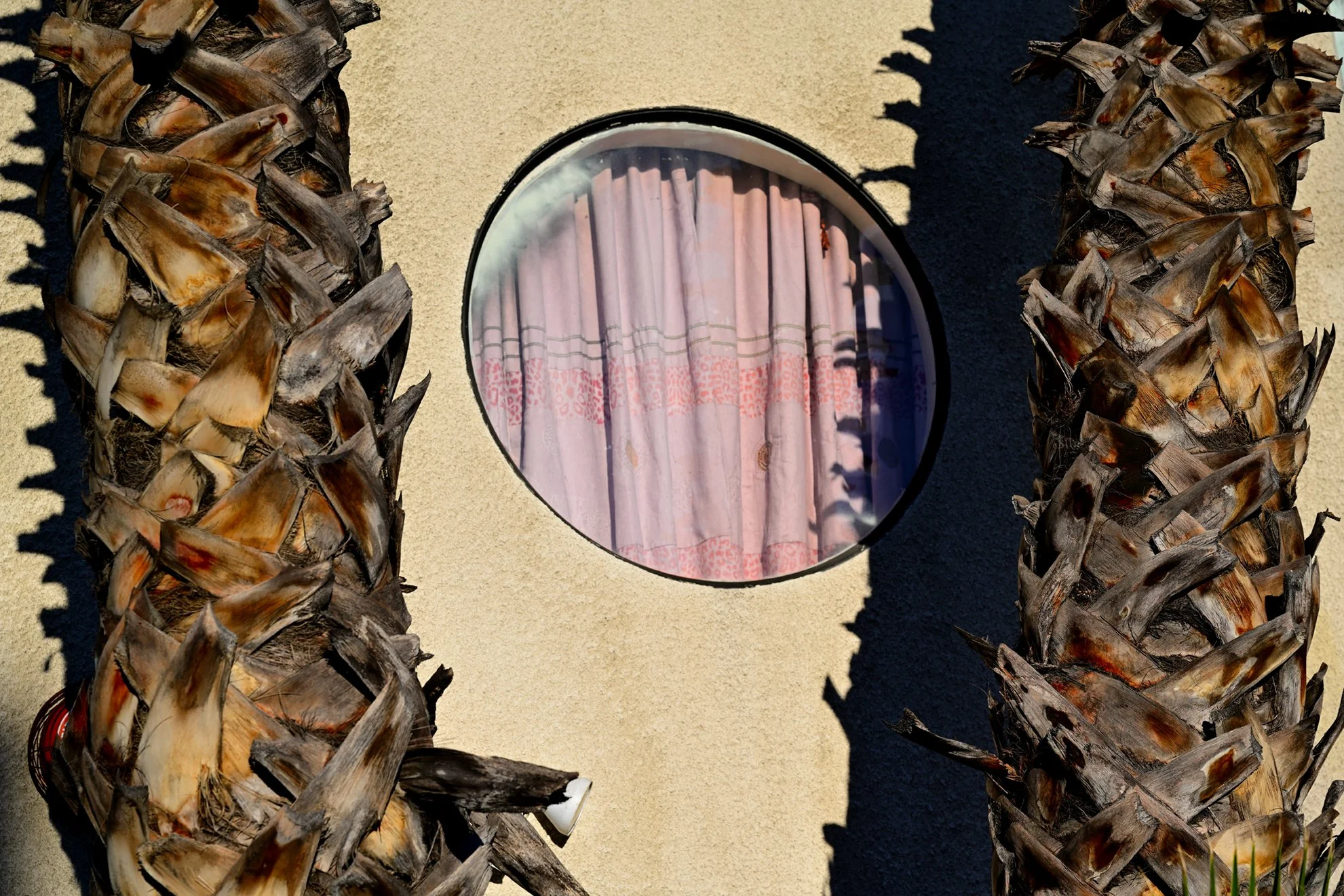 pink_circle_curtain_052F72.jpg