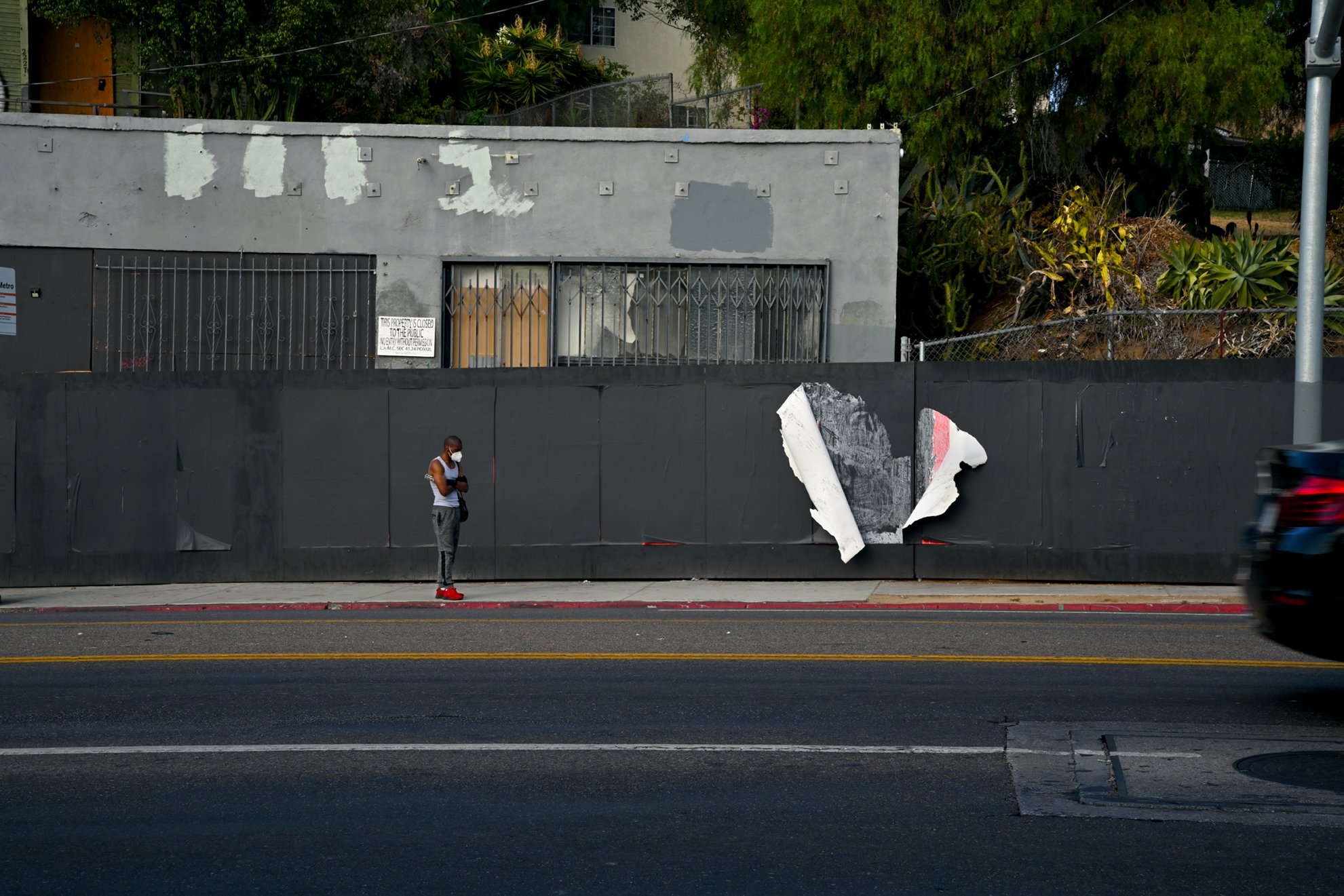 waiting_redshoes_182F72.jpg
