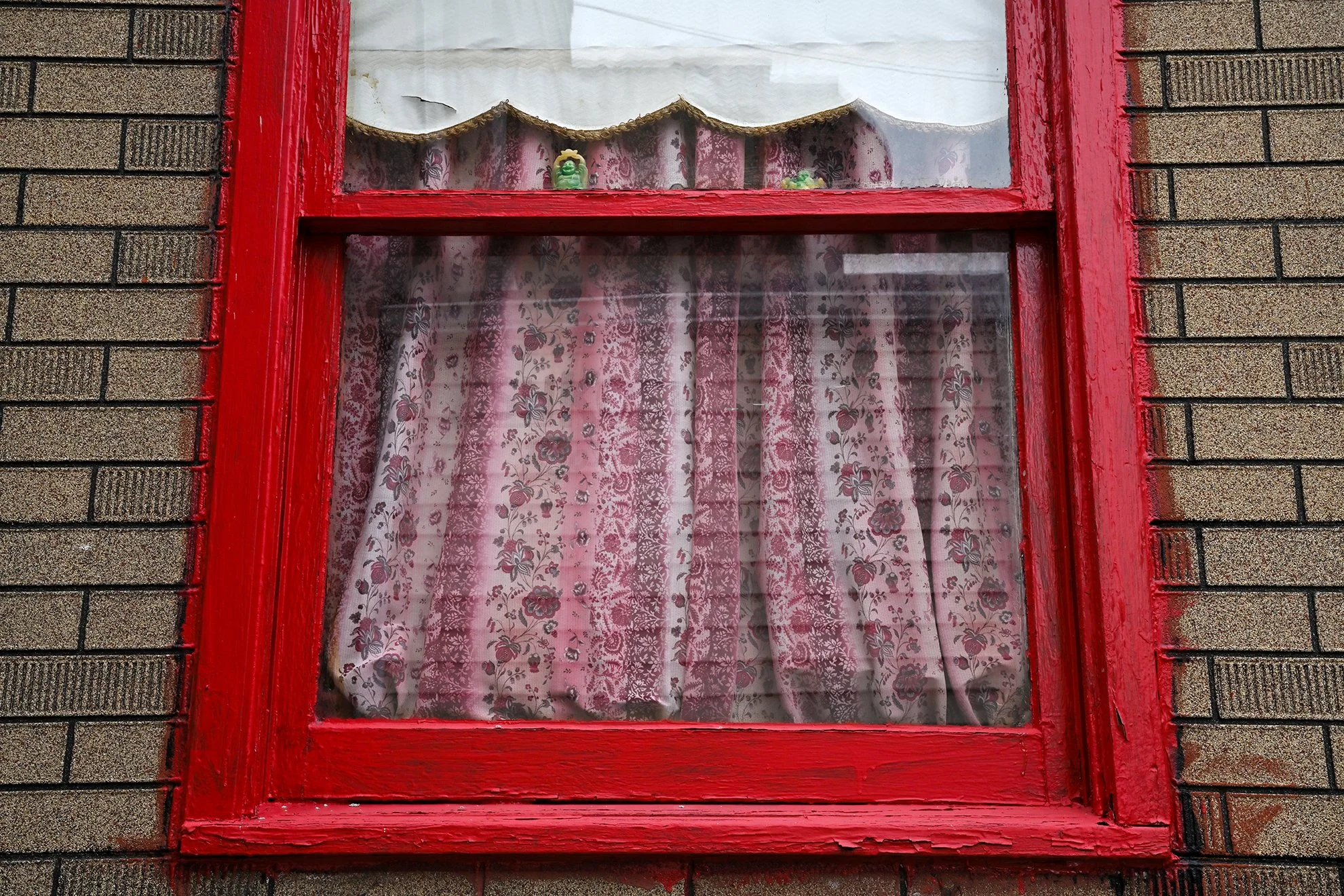 red_window_budhaF72.jpg