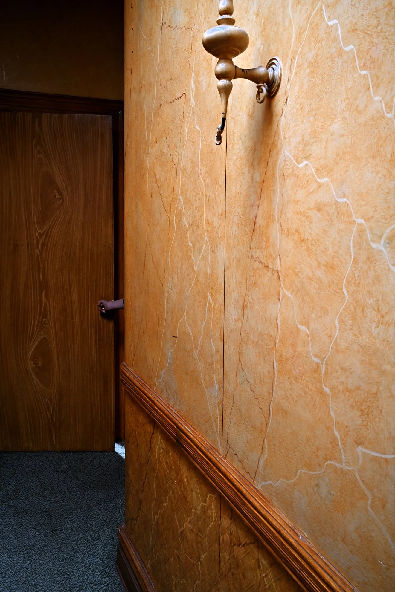 openning_doorF72.jpg