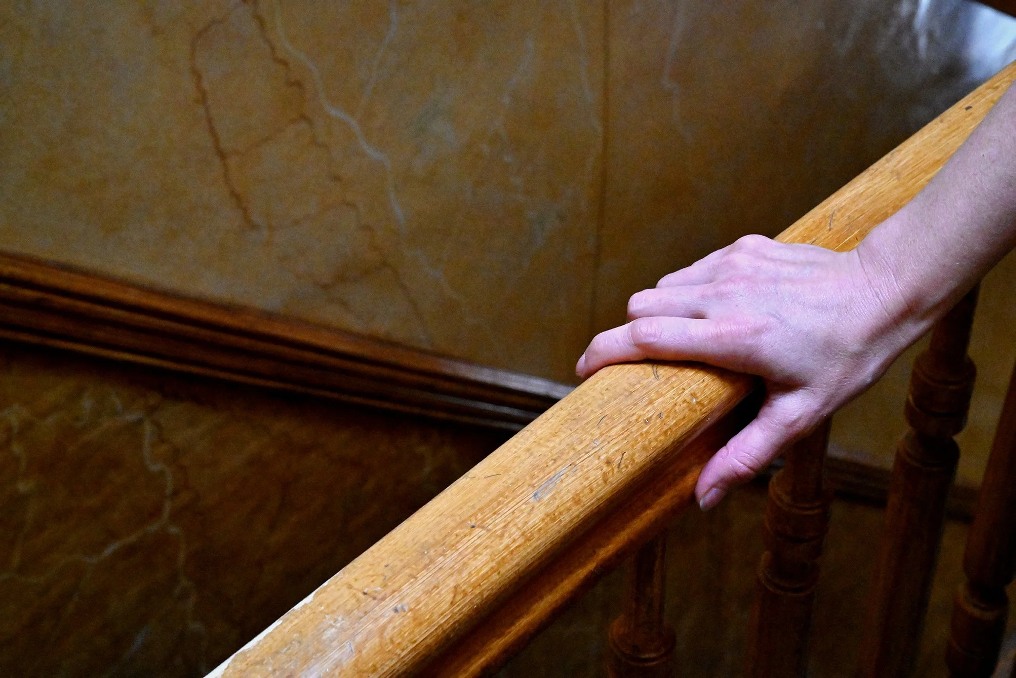 hand_banisterF72.jpg