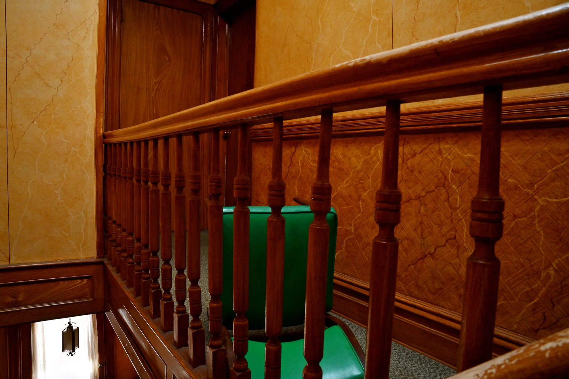 chairdown_lampF72.jpg